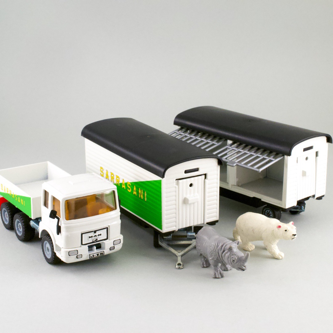 ドイツ ジク（siku） サーカストレーラー Truck with circus trailers