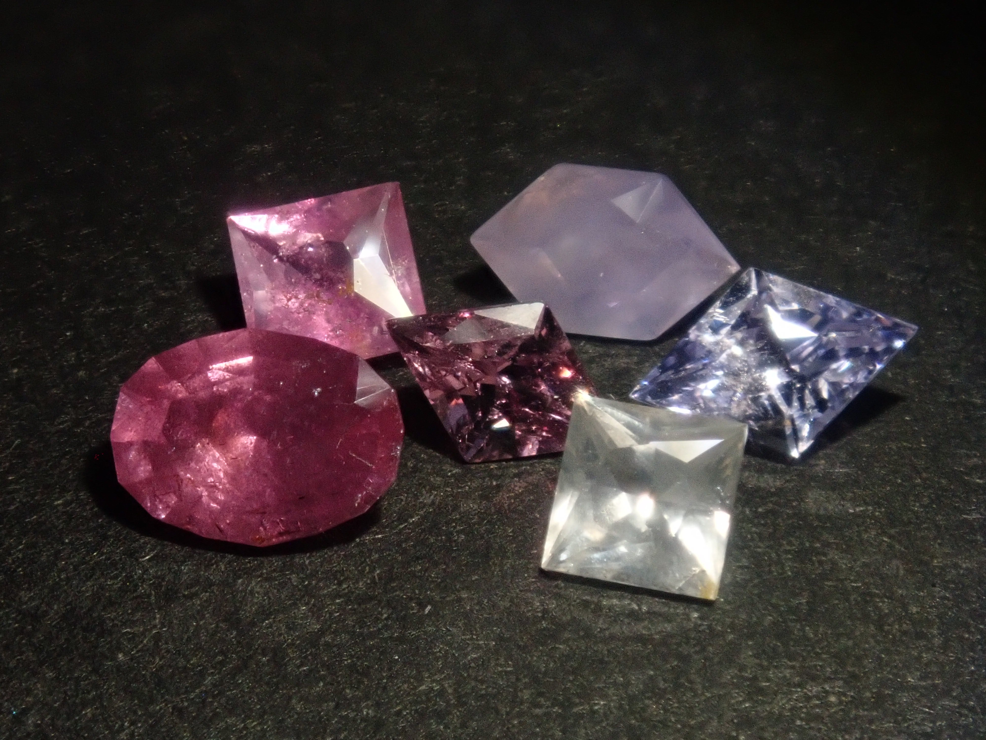 スリランカ産非加熱サファイア1石ルース シルクインクルージョン入り有