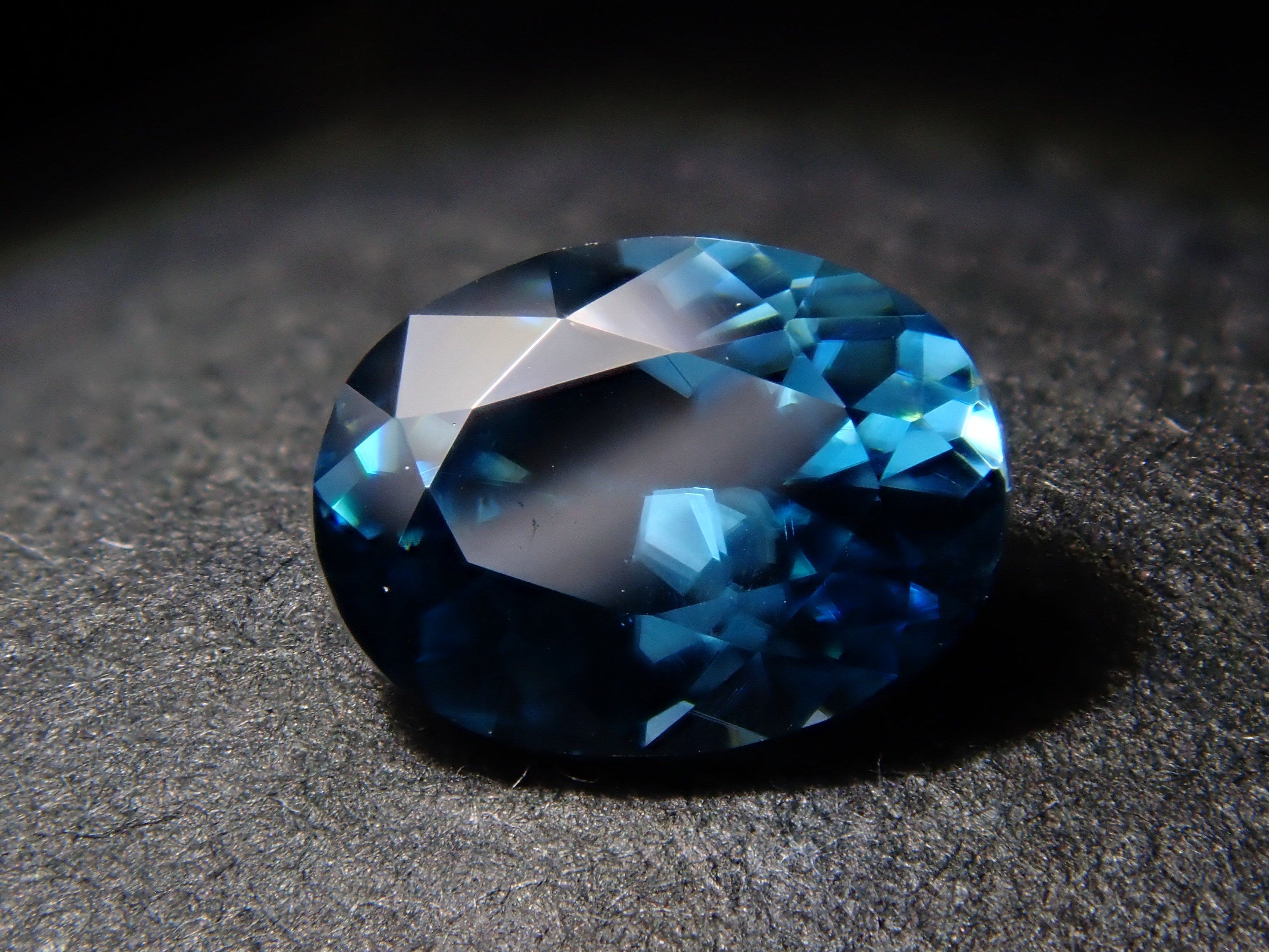 12561521掲載】カンボジア産ブルージルコン（ラタナキリブルー） 0.537