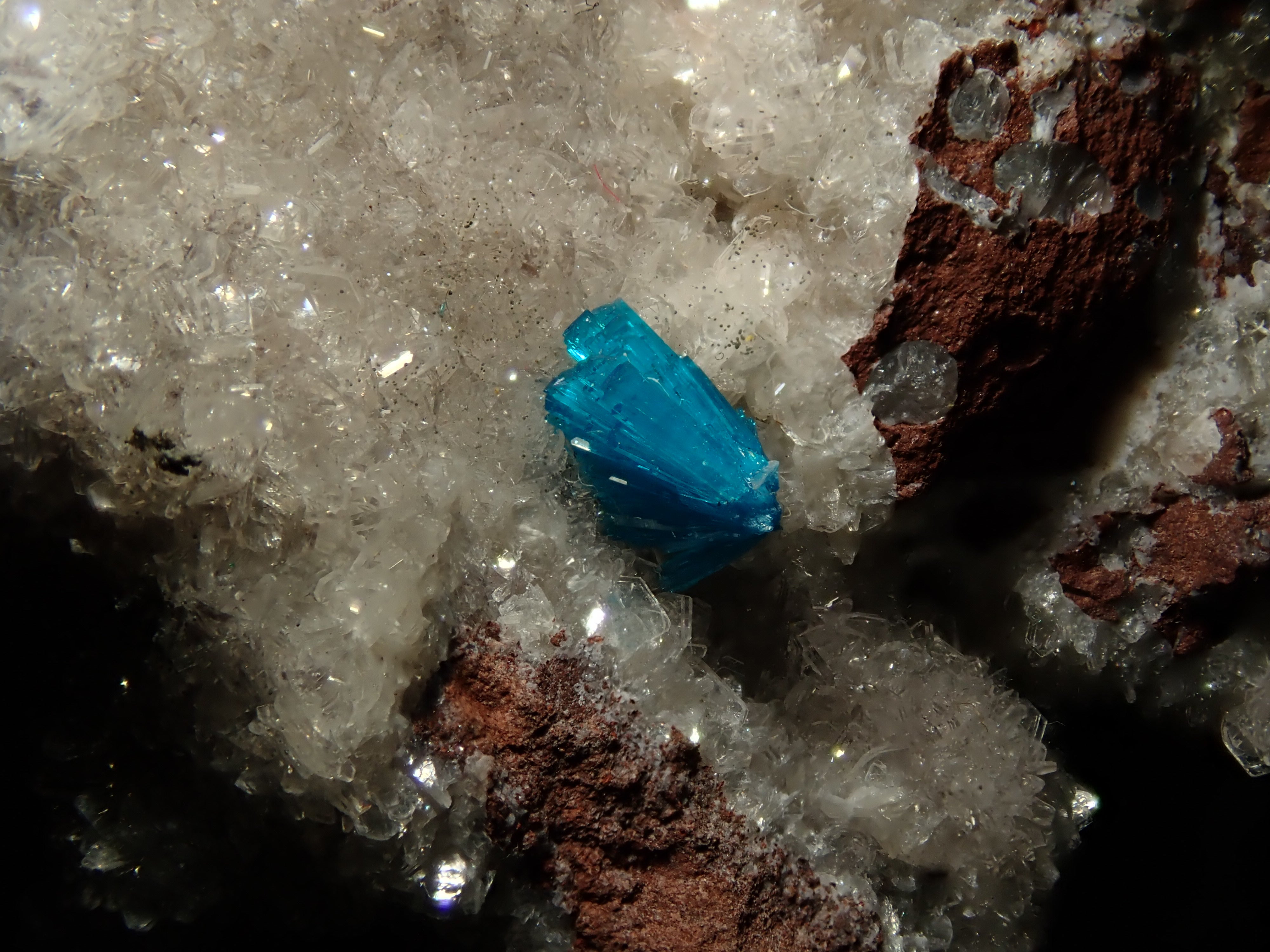 カバンサイト 663.500ct原石