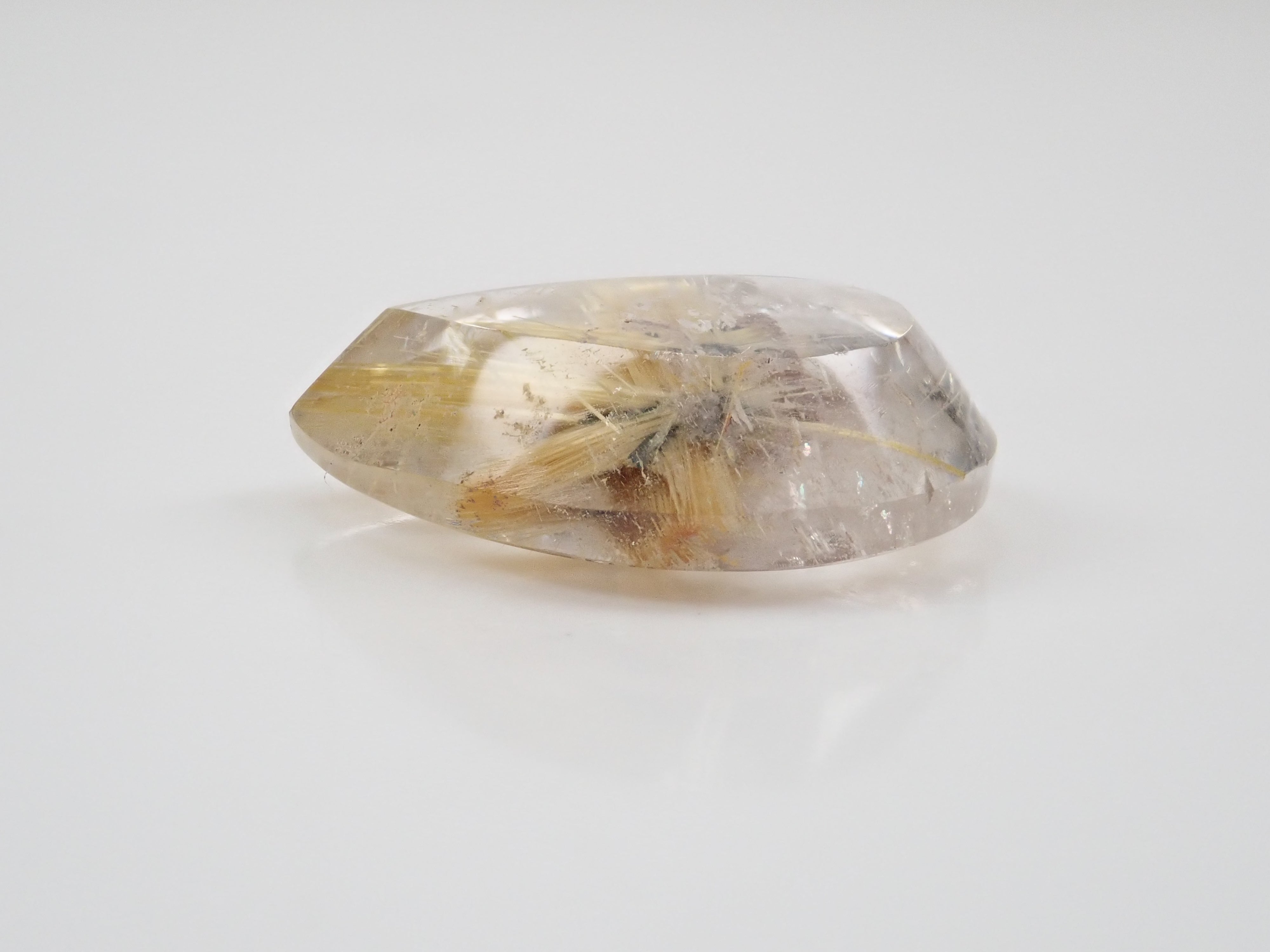 ルチルクォーツ（ルチルレイテッドクォーツ）9.721ctルース（太陽