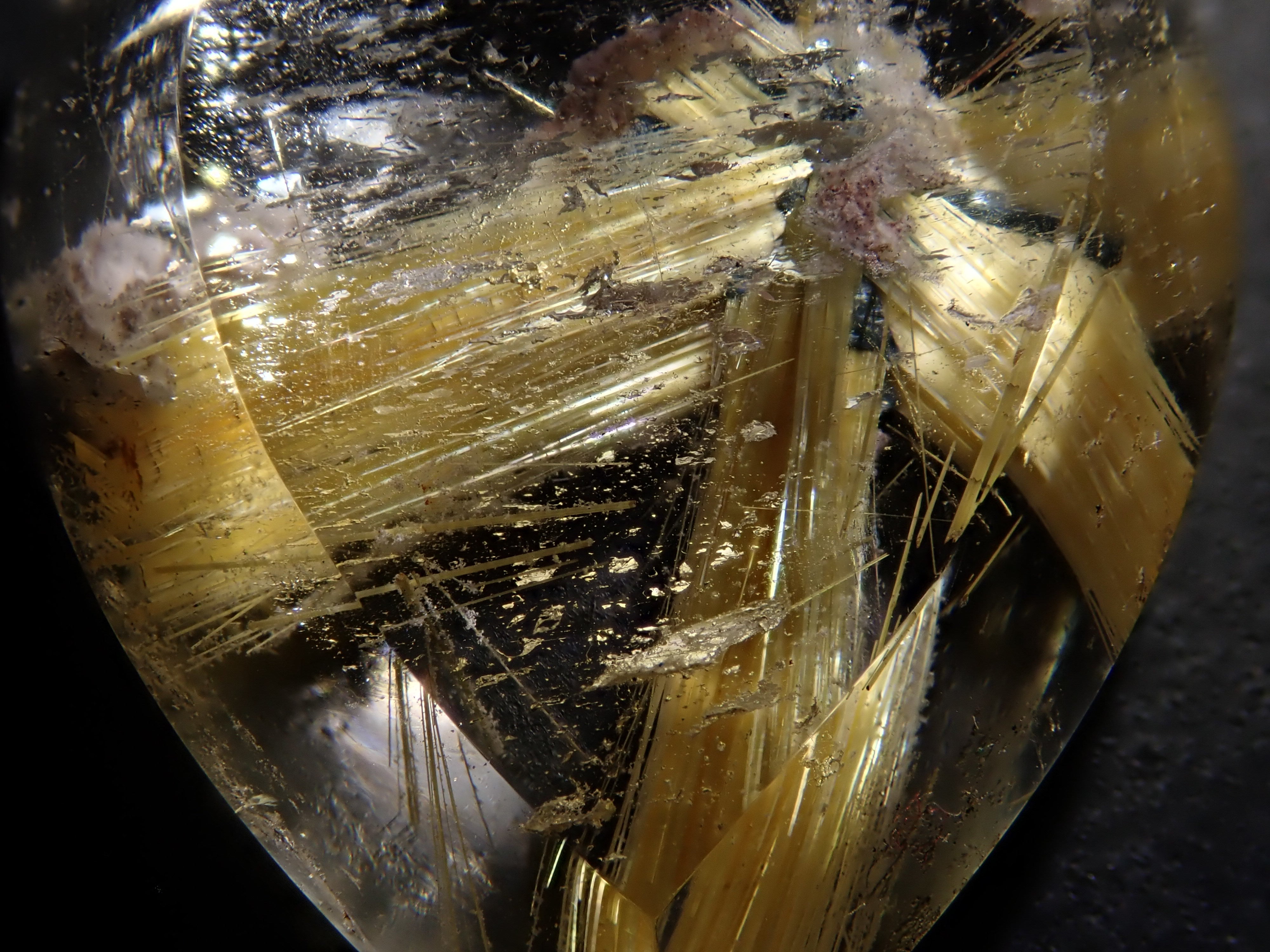 ルチルクォーツ（ルチルレイテッドクォーツ）9.721ctルース（太陽