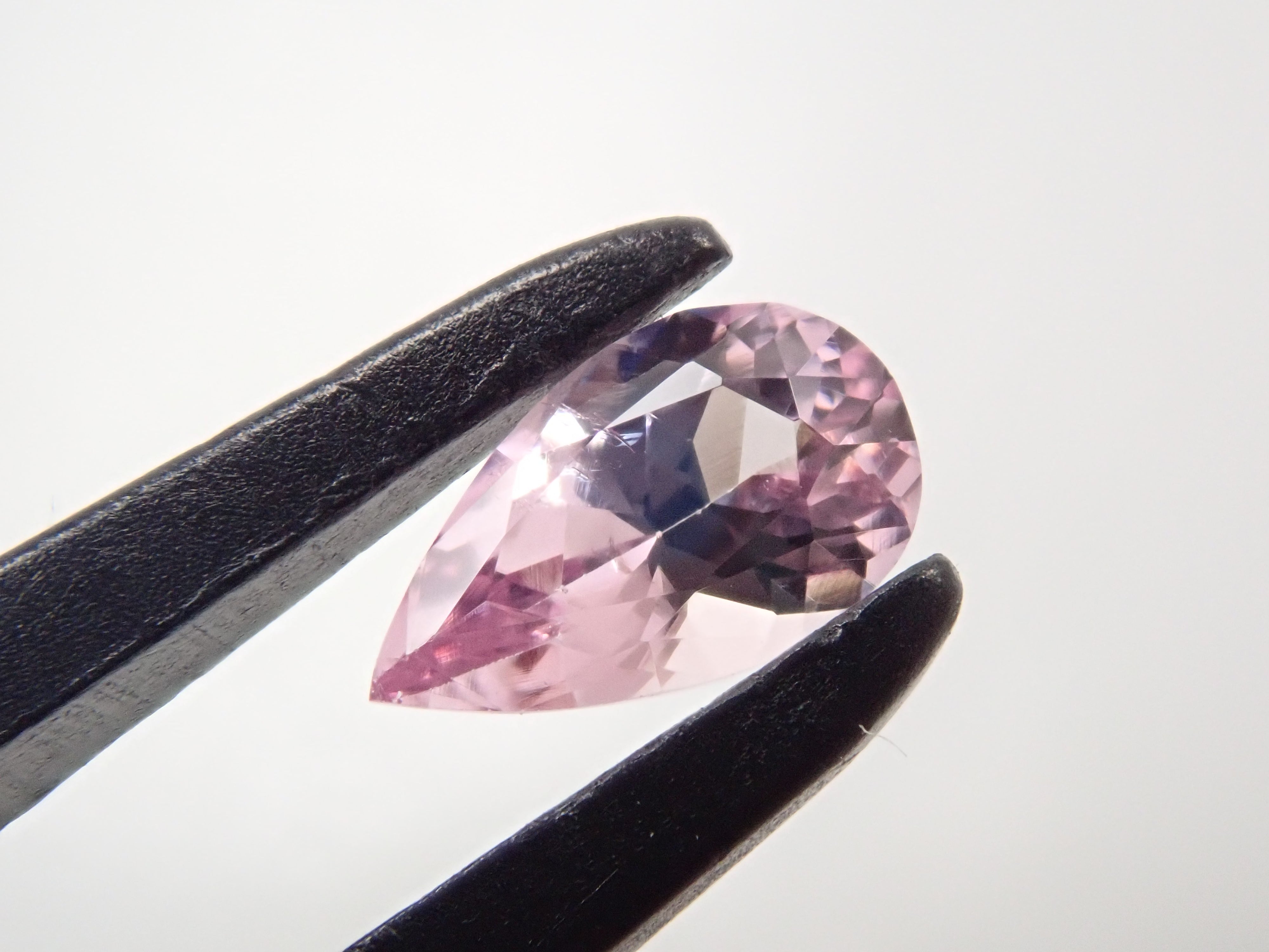 タンザニア産ピンクゾイサイト 0.242ctルース