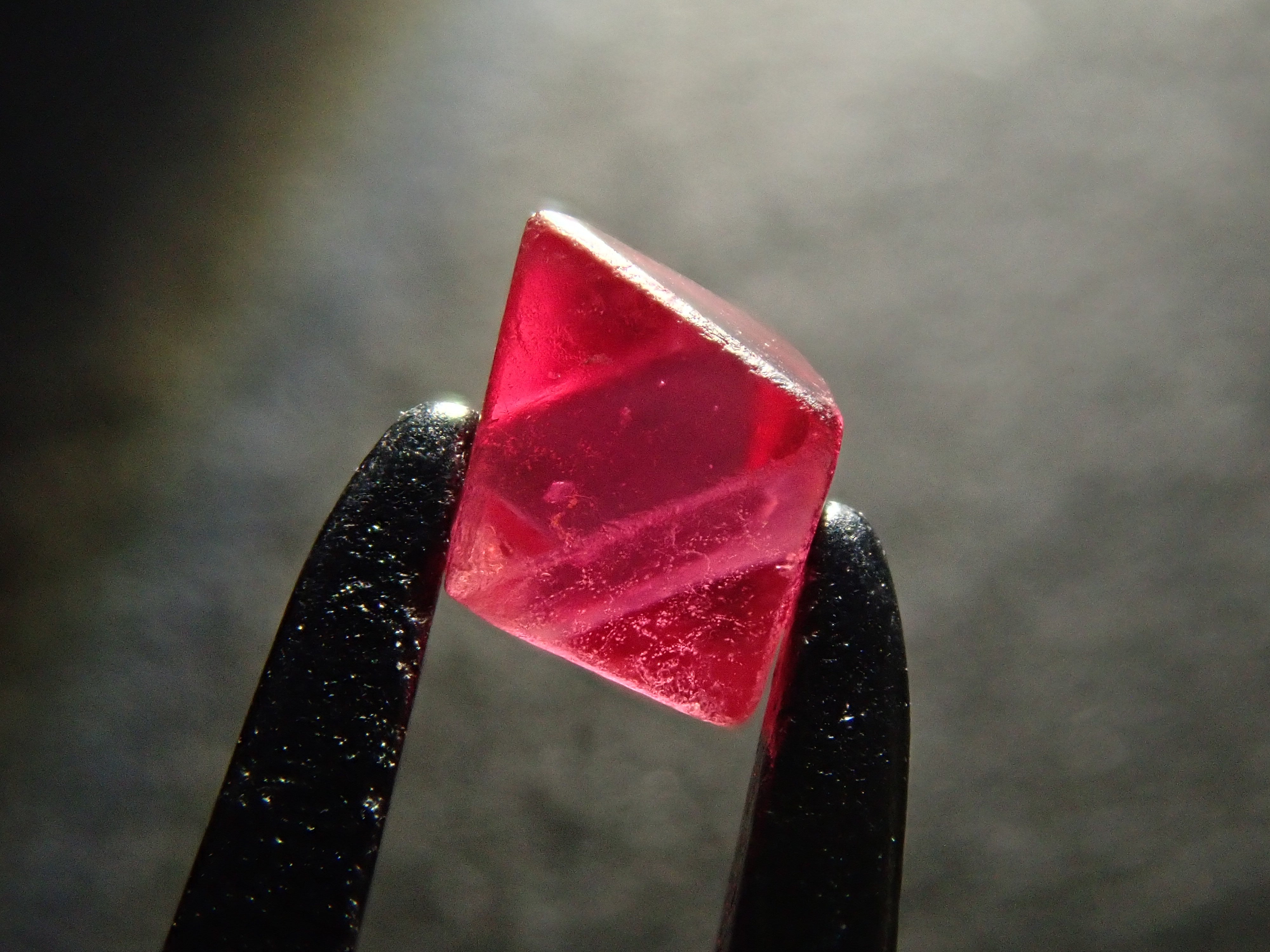 レッドスピネル 0.368ct原石