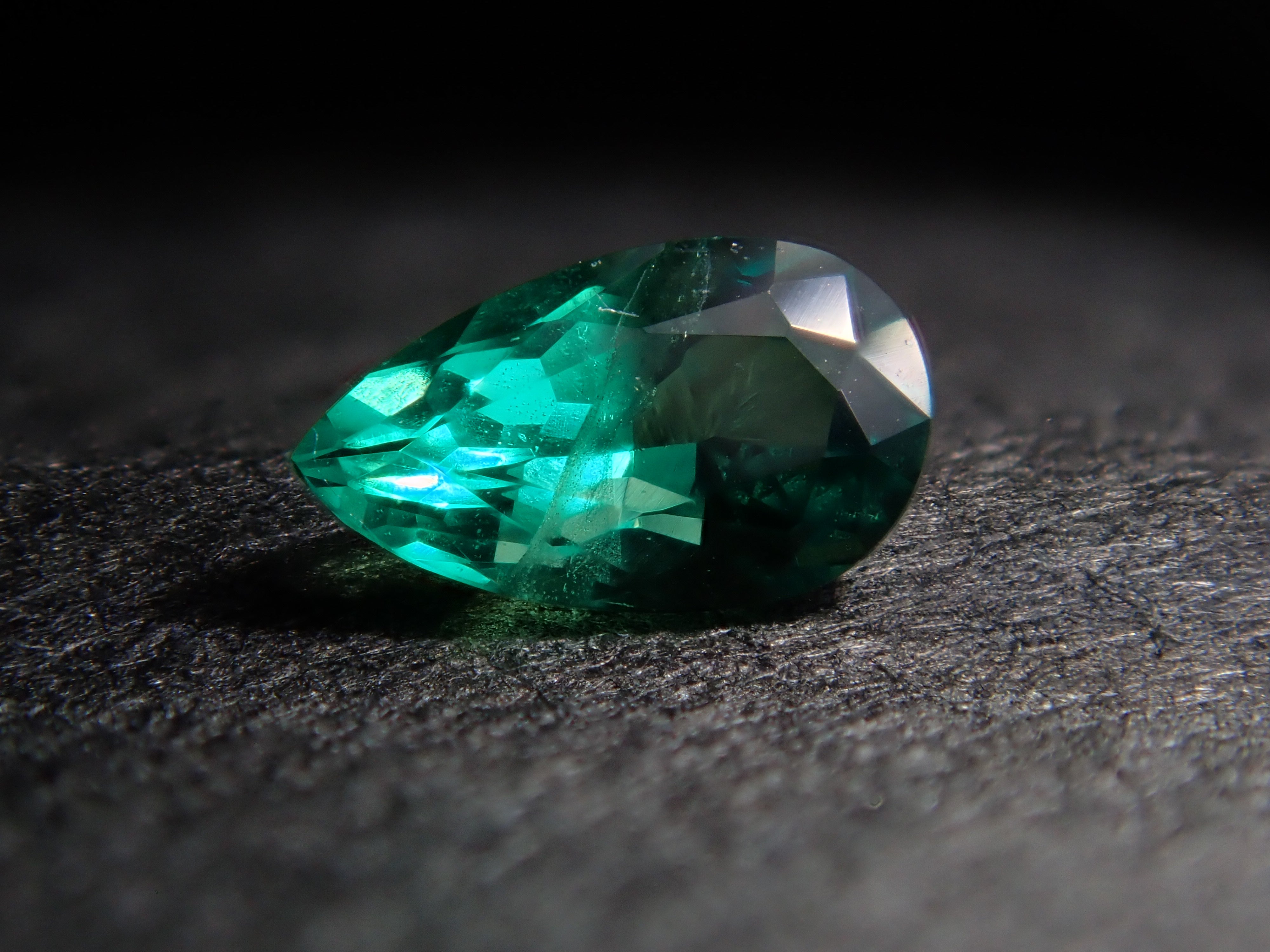 グリーンアウイナイト 0.098ctルース