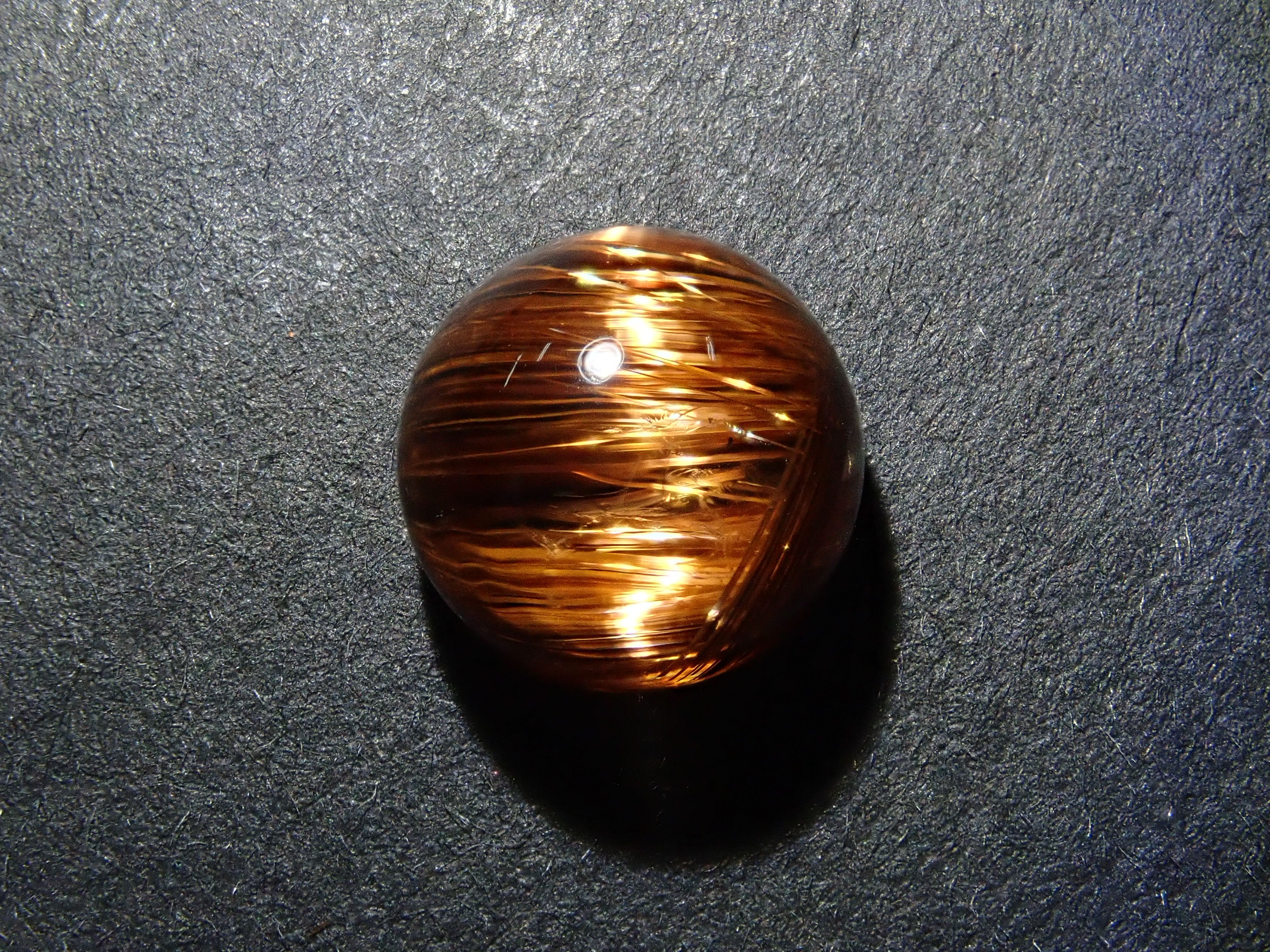 ブラジル産ルチルキャッツアイ 3.856ctルース