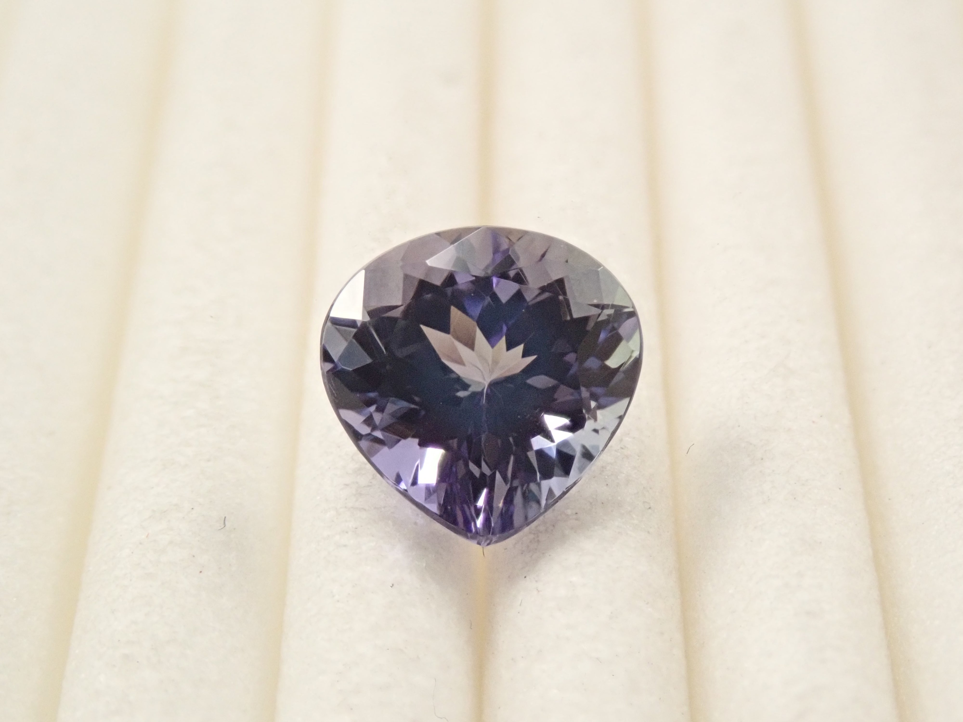 タンザニア産バイカラータンザナイト 1.284ctルース