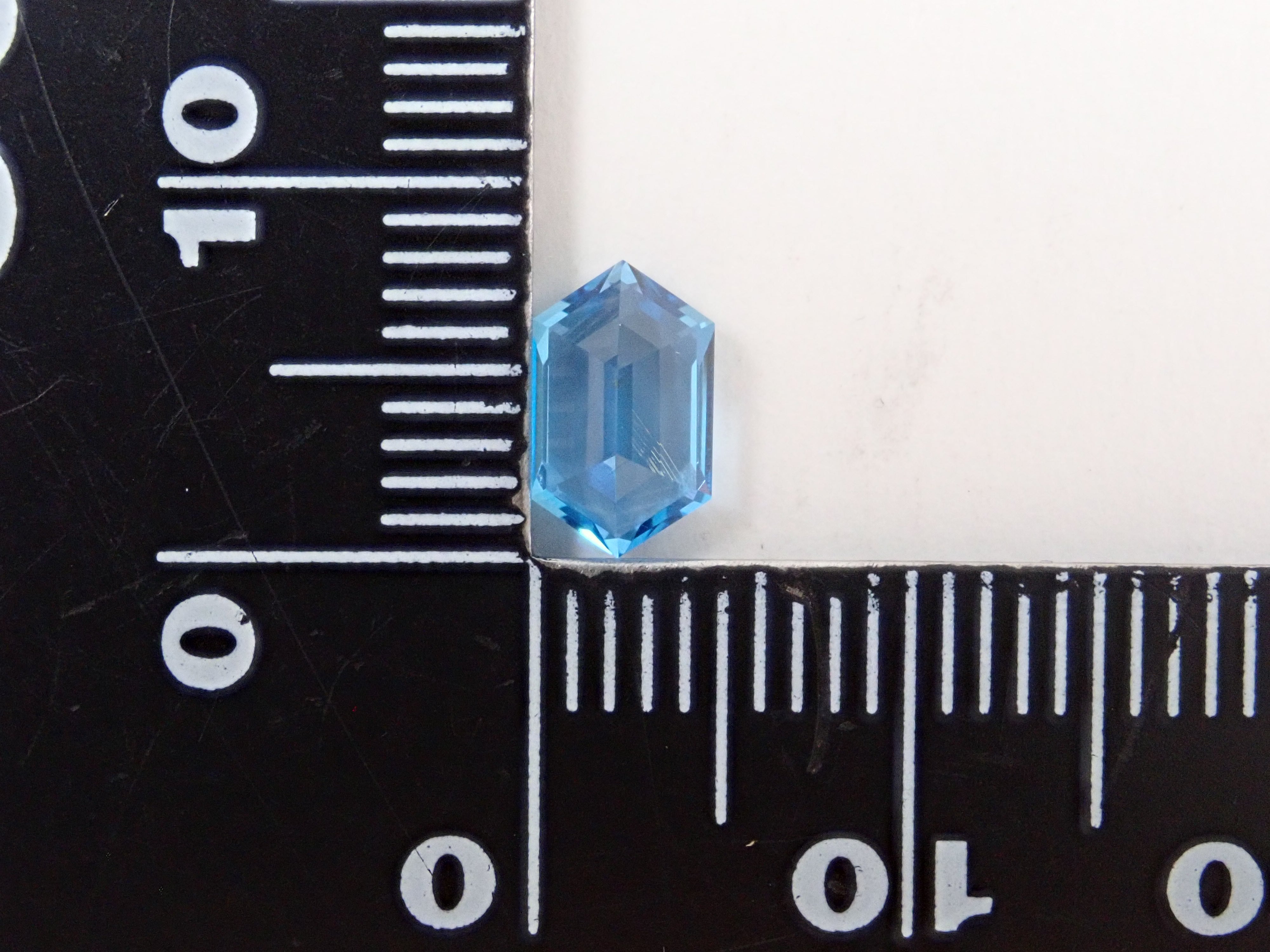 スイスブルートパーズ 1.179ctルース