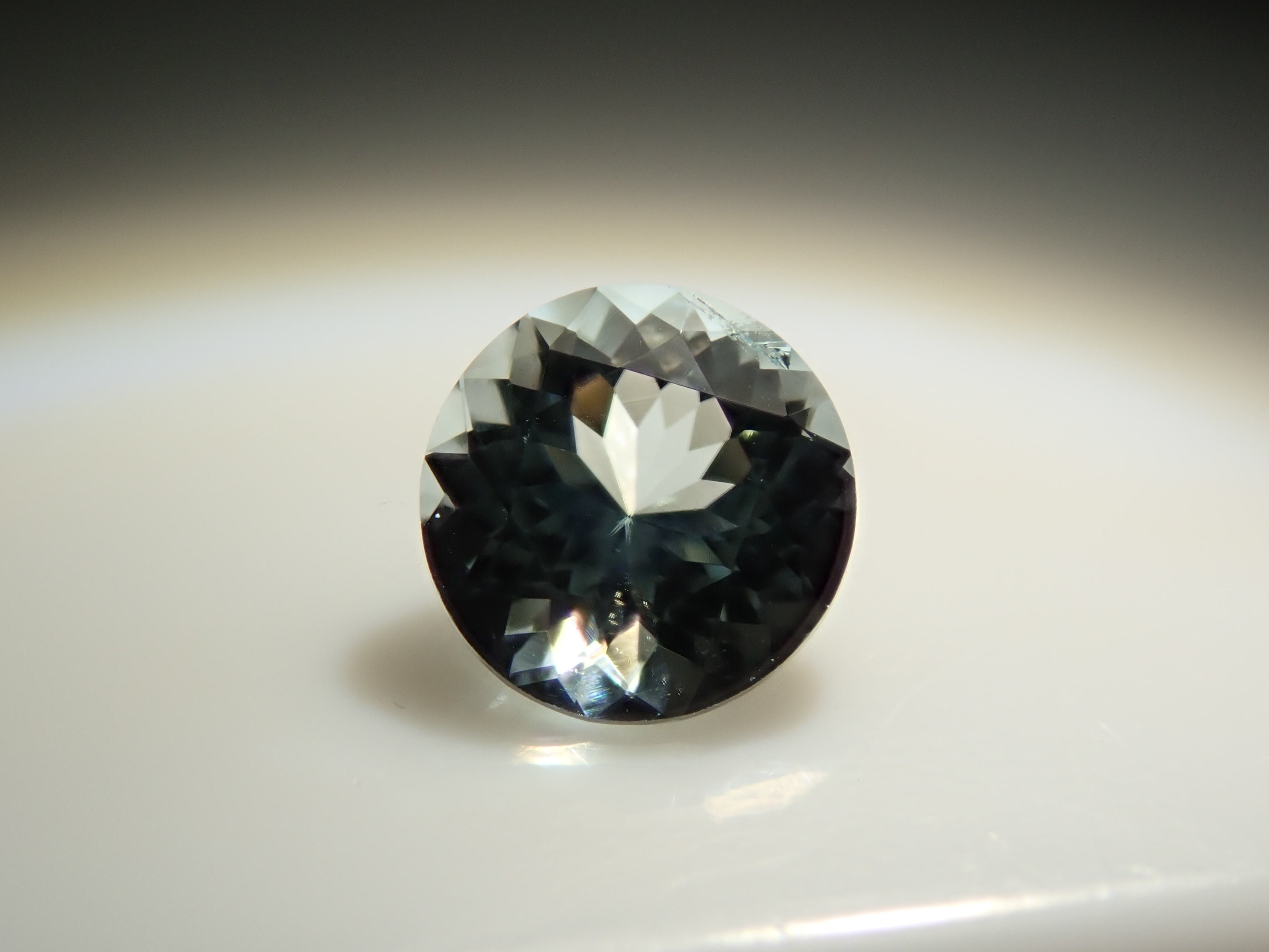 モザンビーク産パライバトルマリン 3.5mm/0.172ctルース