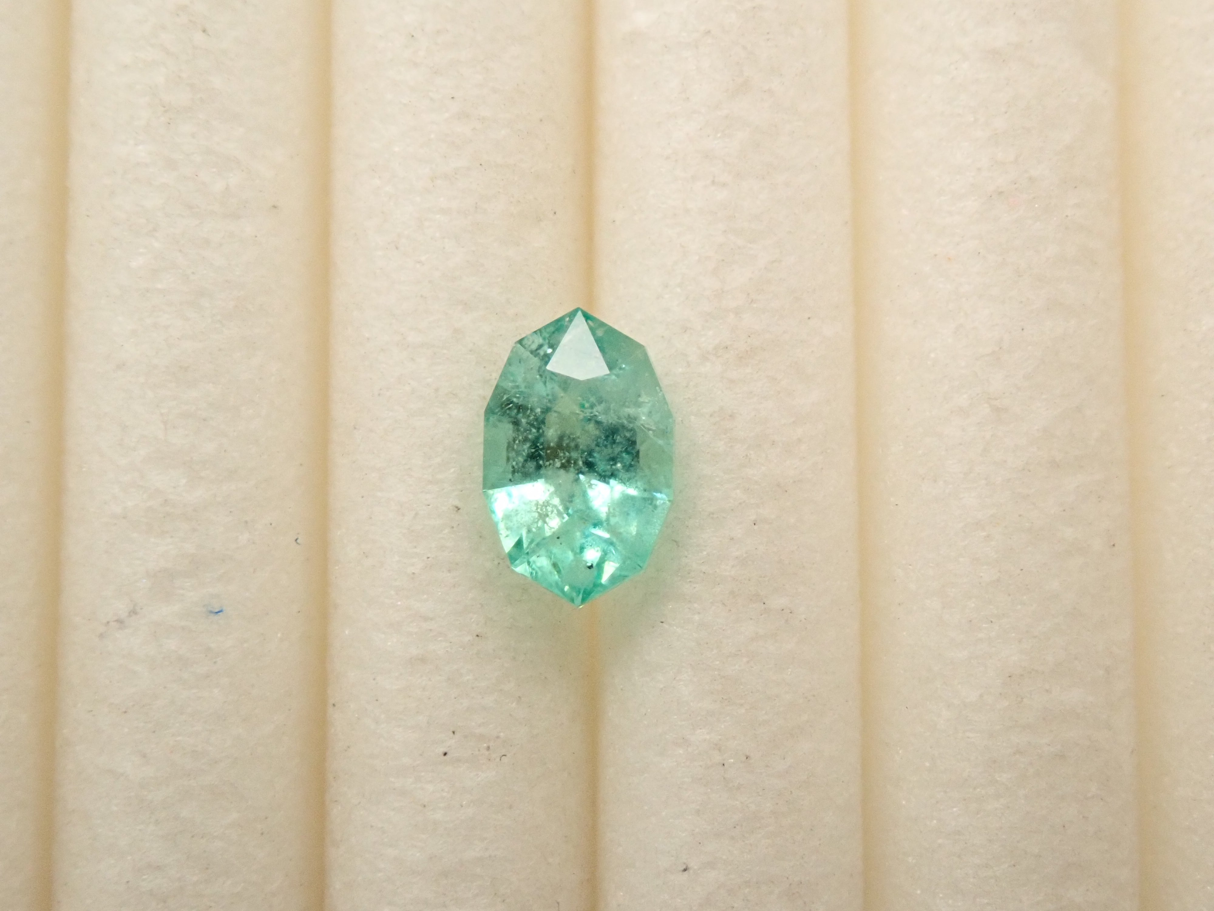 ザンビア産エメラルド 0.159ctルース