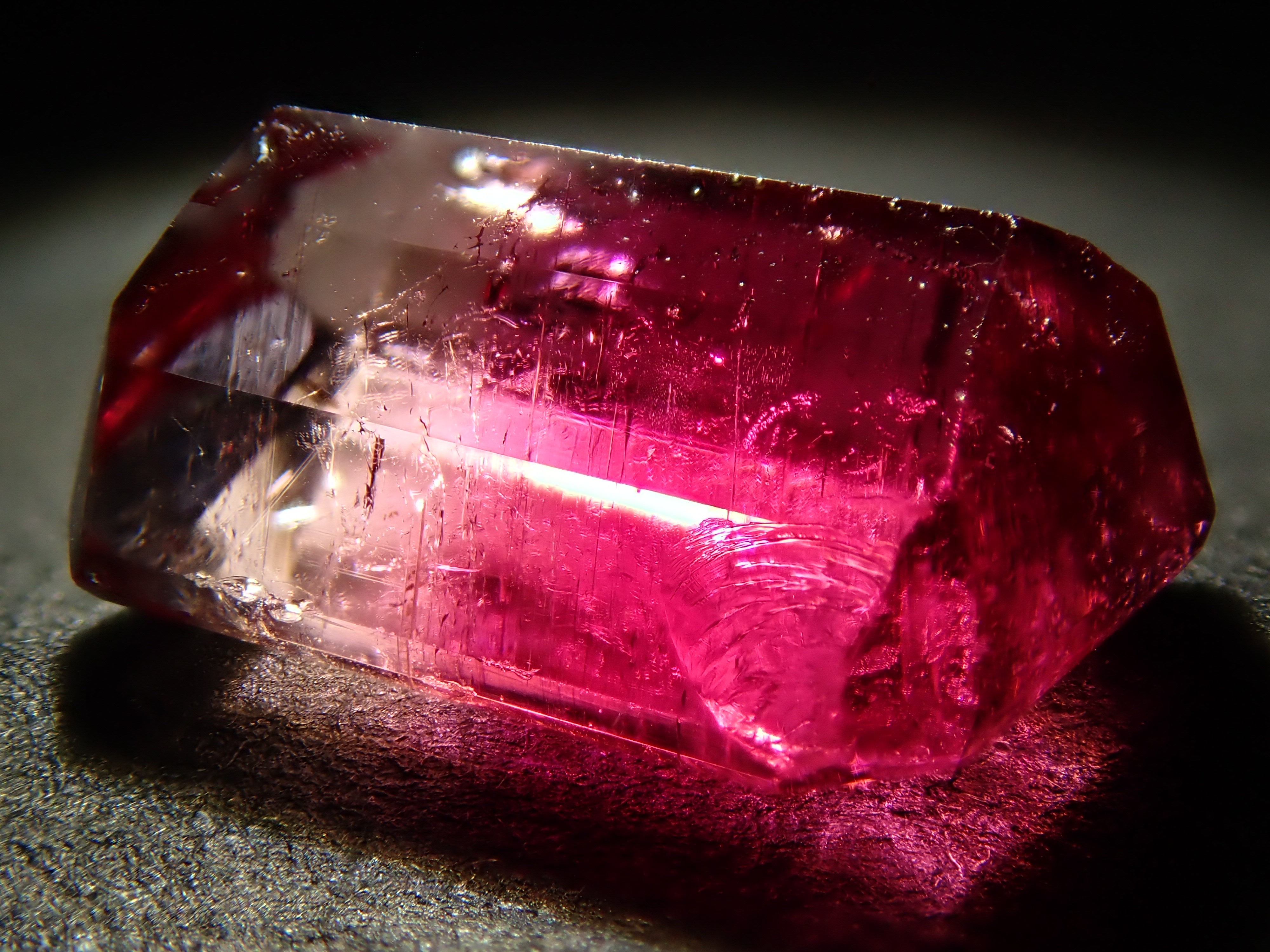 アフガニスタン産バイカラートルマリン（通称名：バイカラールベライト