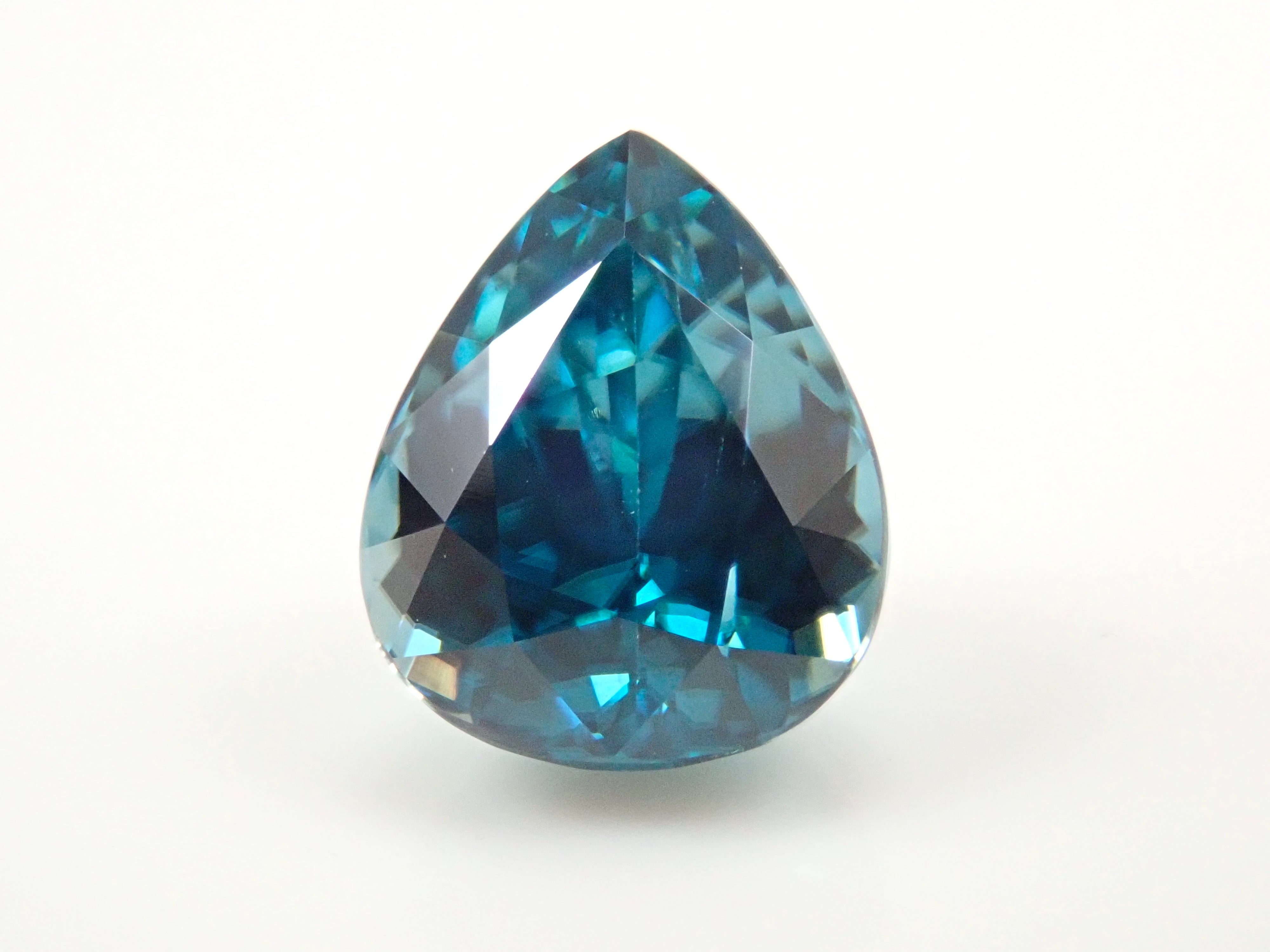 カンボジア産ブルージルコン（ラタナキリブルー） 2.232ctルース