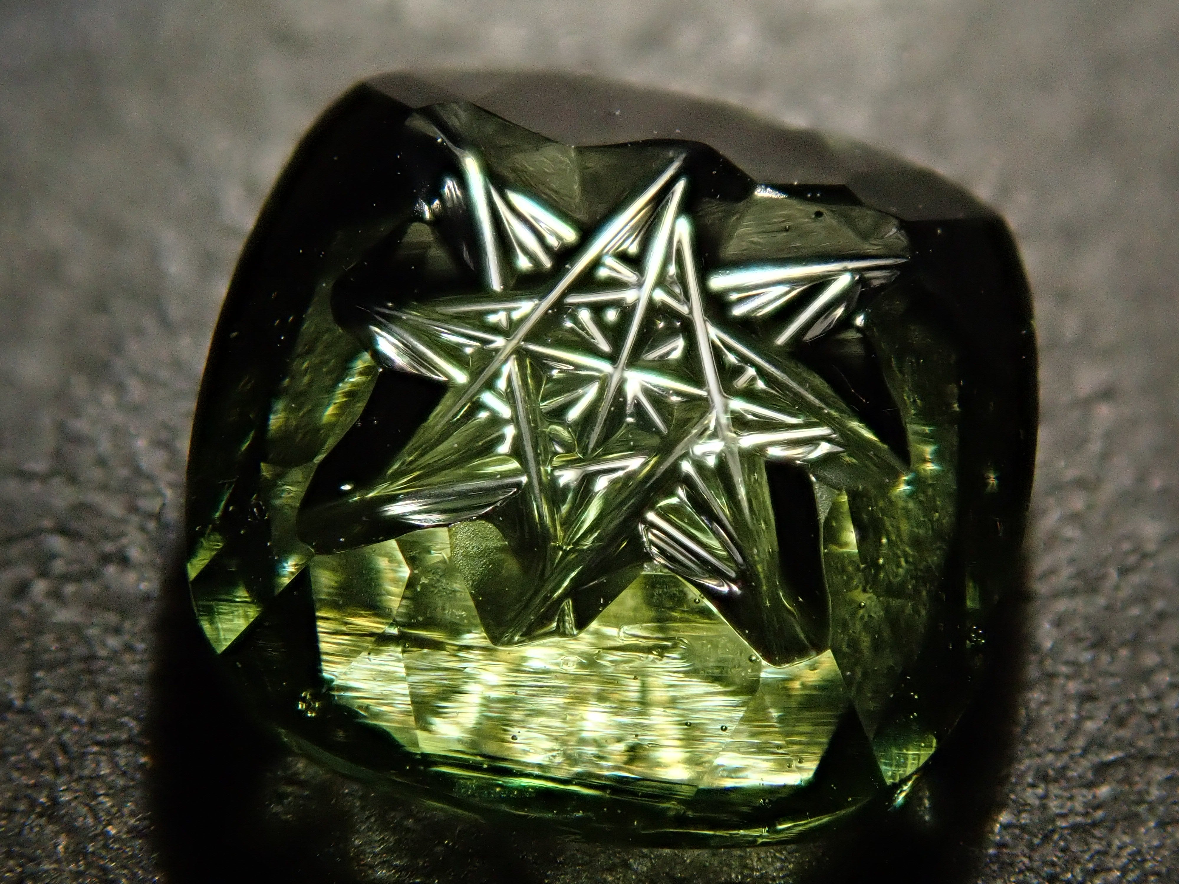 甲州貴石切子plusthree】モルダバイト 1.511ctルース ワッペン付