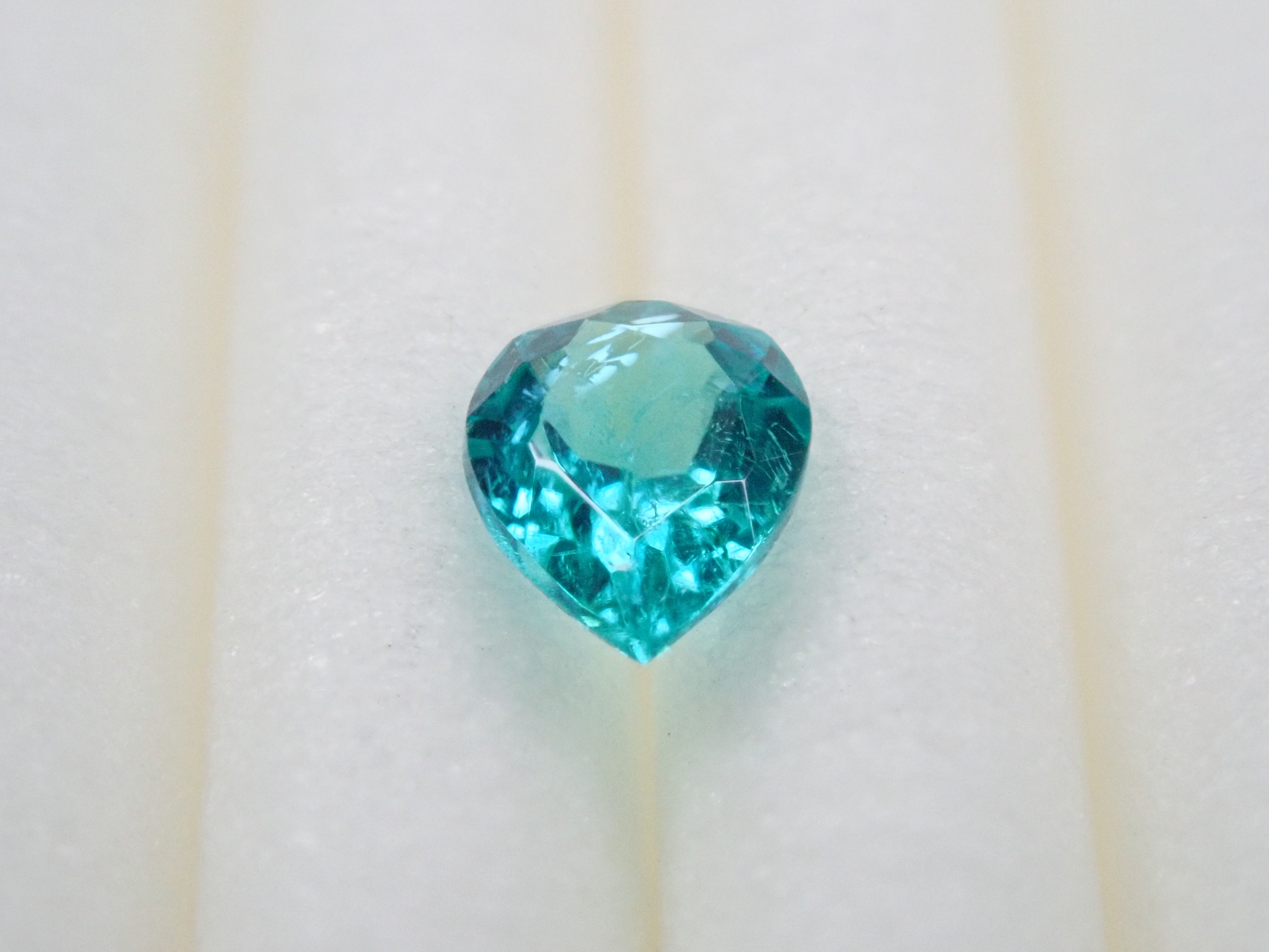 ブラジル産パライバトルマリン 0.152ctルース（CuO:2.0%、MnO:3.2%）