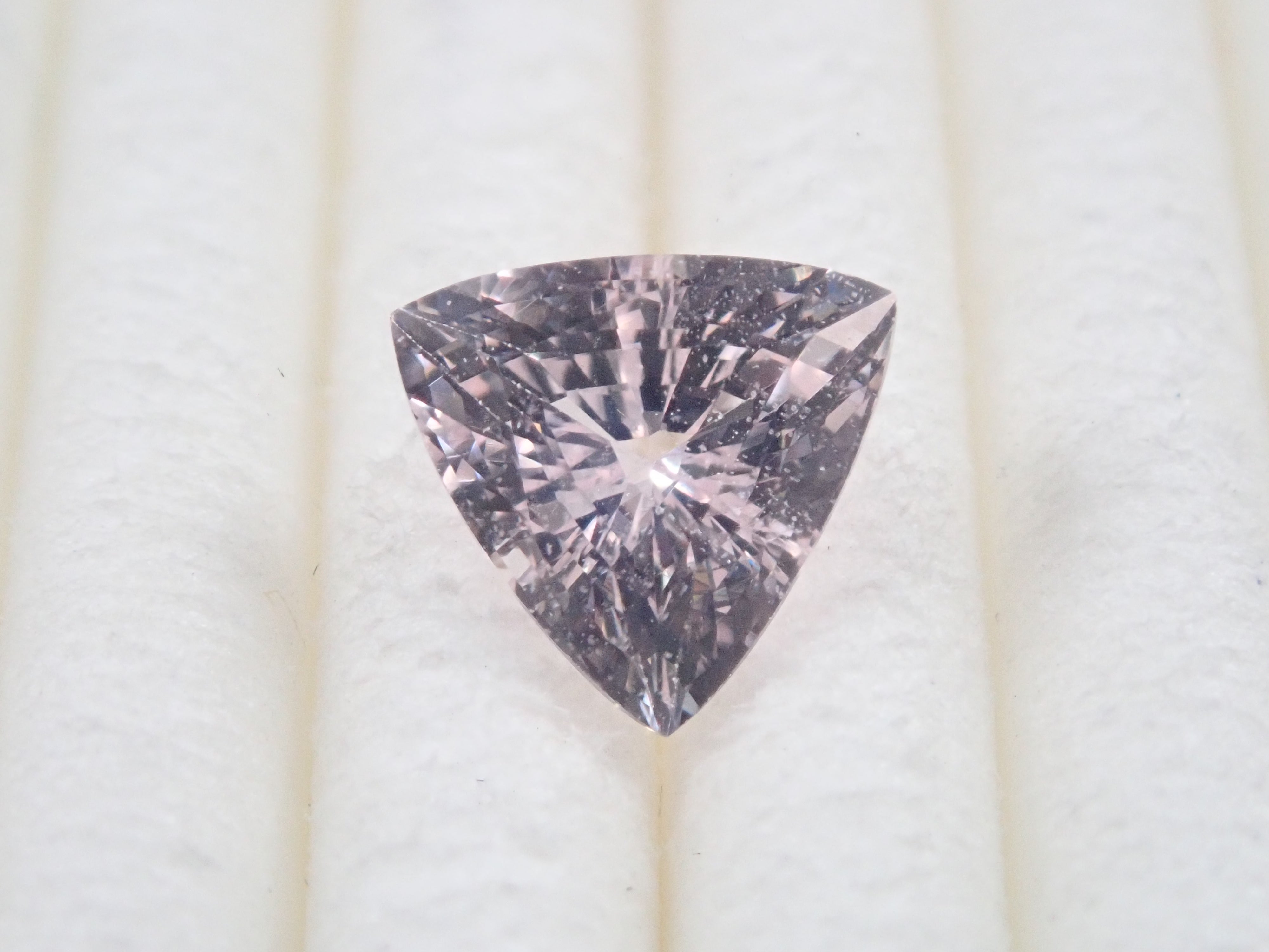 スリランカ産ピンクサファイア 0.934ctルース