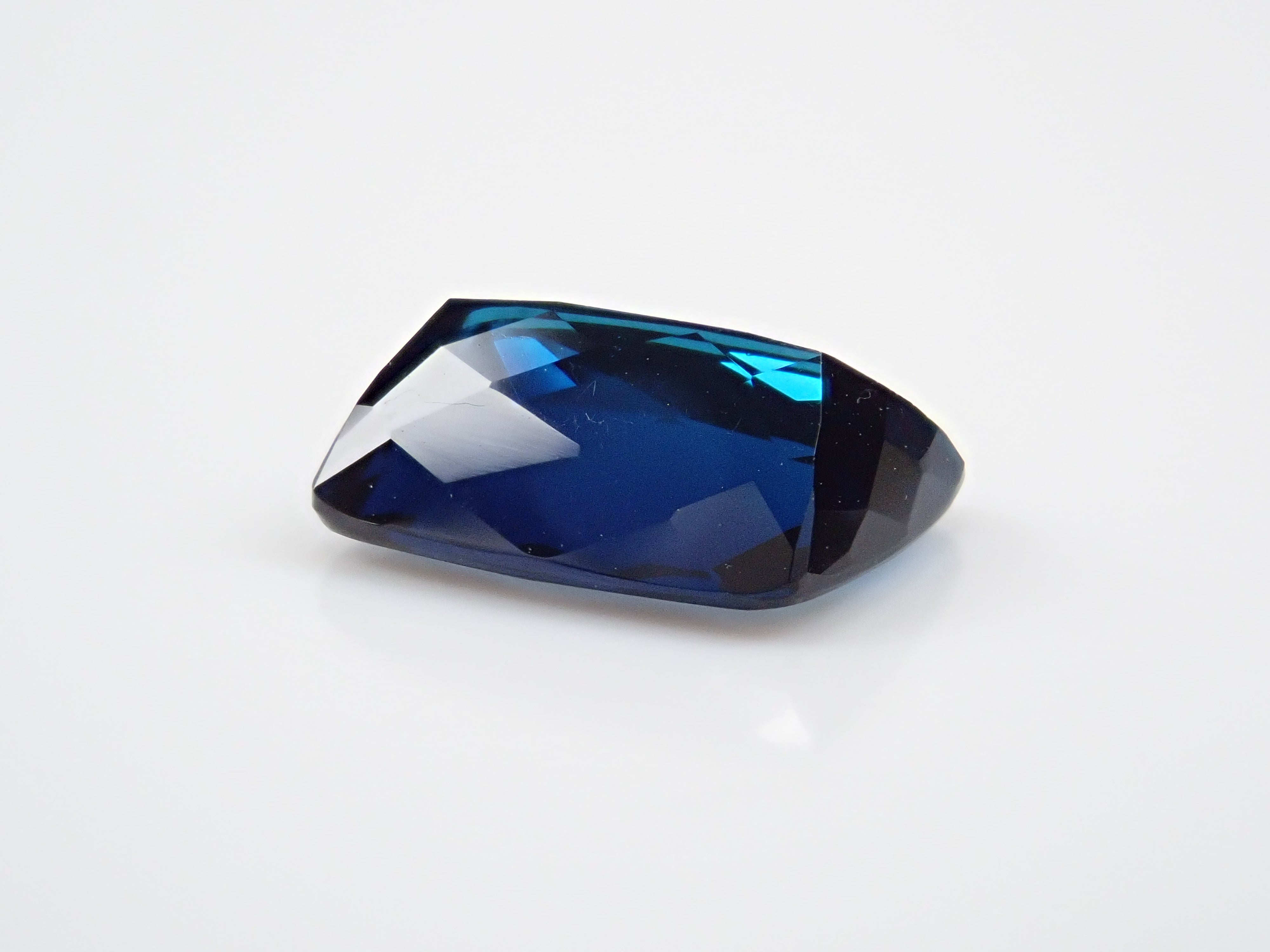 インディゴライトトルマリン 2.975ctルース DGL鑑付（ブルートルマリン）