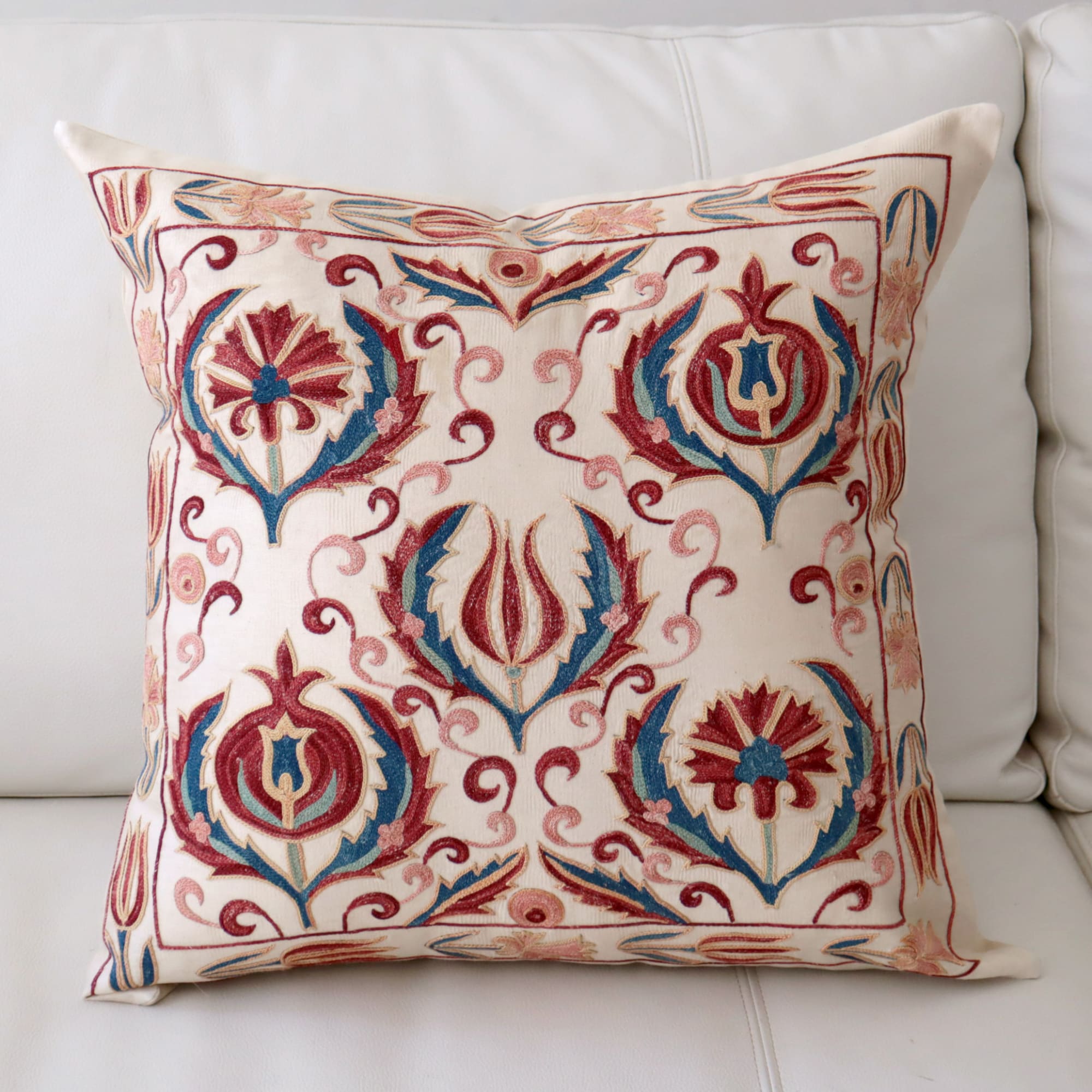 キリムスタイル / クッションカバー 50cm シルク スザンニ刺繍48×48cm