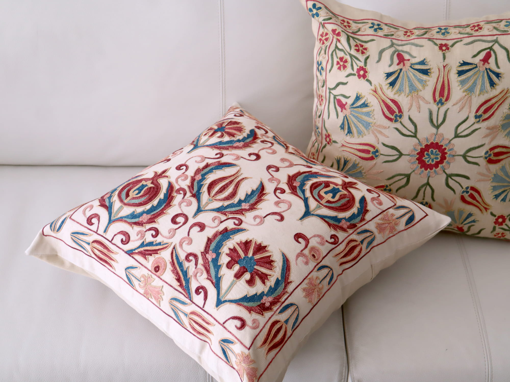 キリムスタイル / クッションカバー 50cm シルク スザンニ刺繍48×48cm