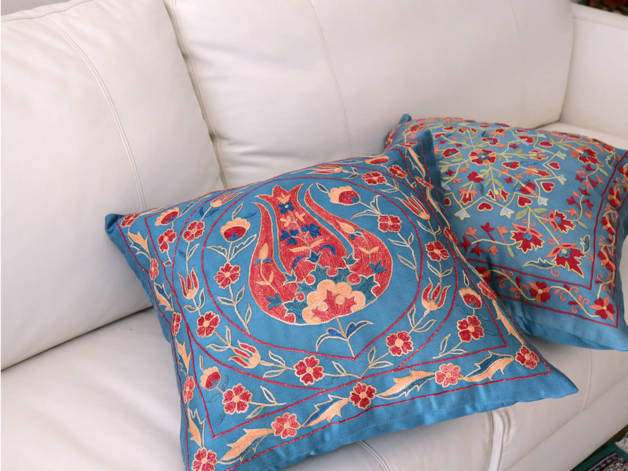 キリムスタイル / クッションカバー 50cm シルク スザンニ刺繍48×48cm