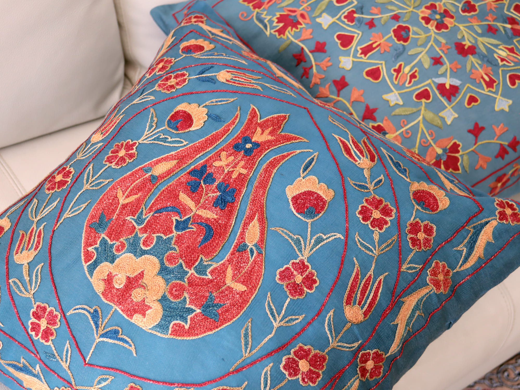 キリムスタイル / クッションカバー 50cm シルク スザンニ刺繍48×48cm