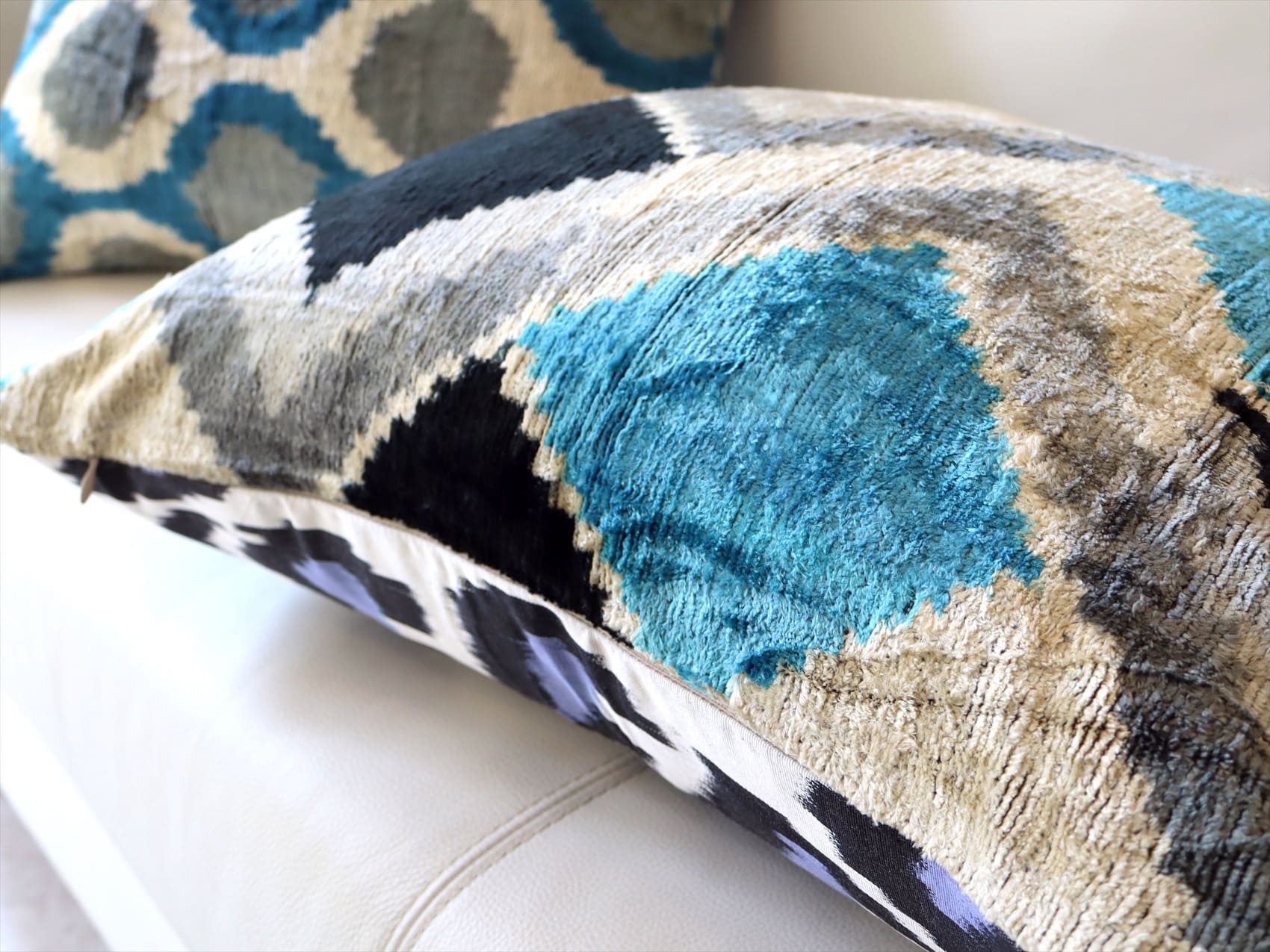 キリムスタイル / ウズベキスタン・アトラス(イカット・絣) クッション