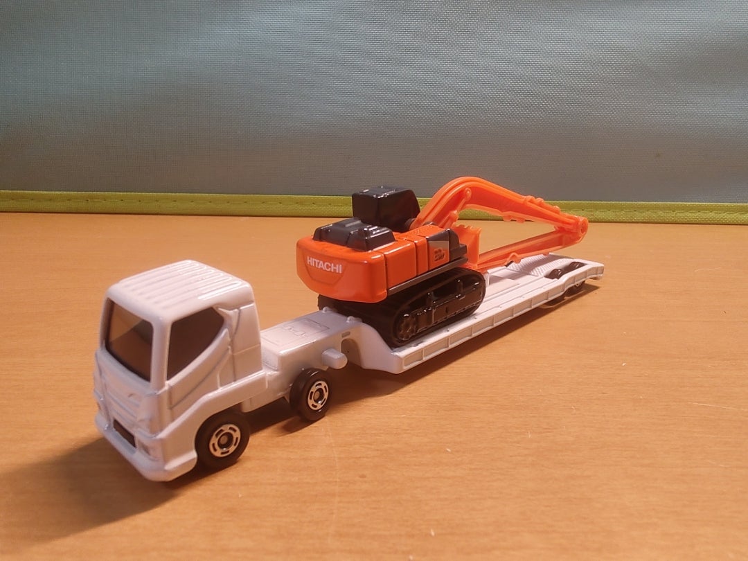 やや不満あり！！】ロングトミカ No.143 油圧ショベル ZX210-7と重機