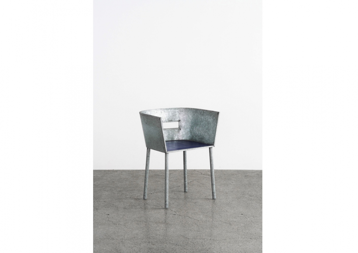 コム デ ギャルソンの川久保玲が手がけた貴重な椅子が一堂に。「川久保