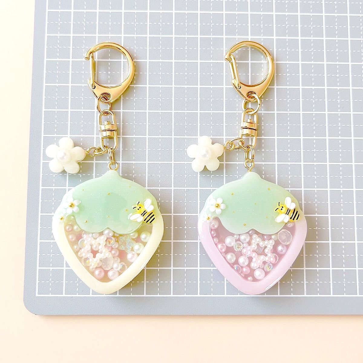 シリコンモールド イチゴ シェイカー シャカシャカ レジン | ク