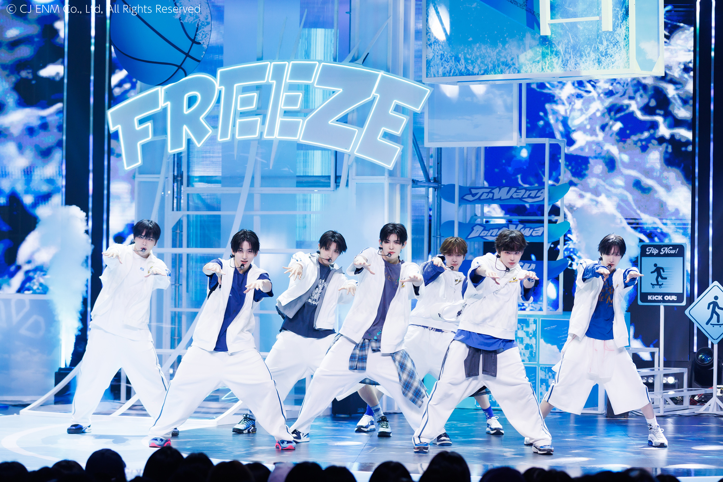 SEVENTEENが新曲「THUNDER」を音楽番組初披露！Red Velvet アイリーン