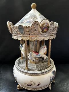 アンティーク 美しいメリーゴーランド オルゴール 陶器製 - メルカリ