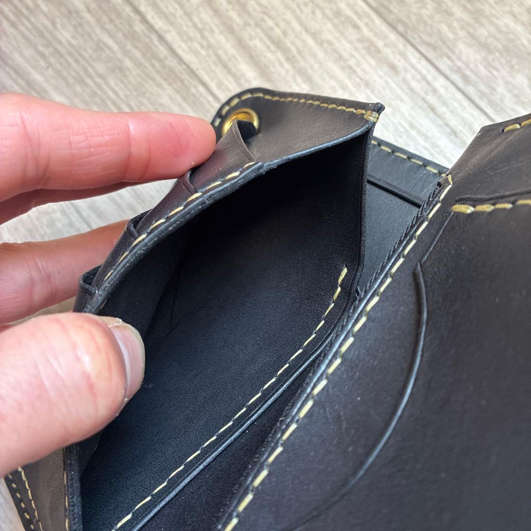 イタリアンレザー ミドルトラッカーウォレット 真鍮 タイプB - メルカリ