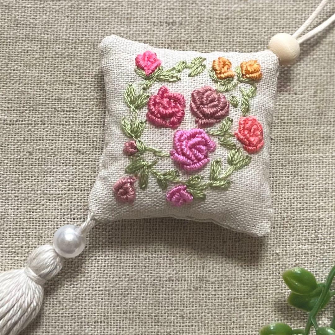 No.2305-17 タッセルスクエアサシェ 香り袋 ナチュラルローズ  ピンク