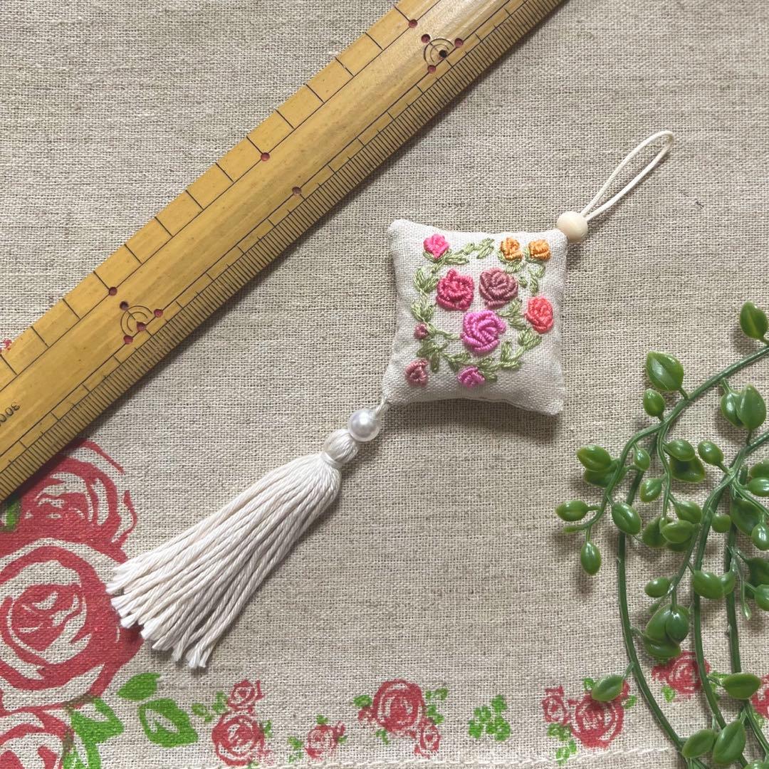 No.2305-17 タッセルスクエアサシェ 香り袋 ナチュラルローズ  ピンク