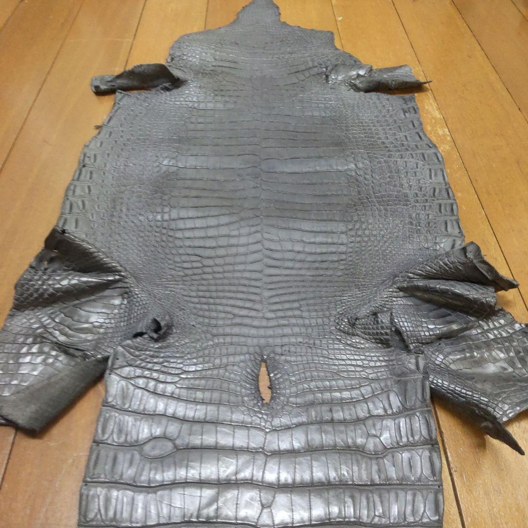 クロコダイル（シャムワニ）1枚　B品　グレー　特価　現品限り クロコダイル（シャムワニ）ワニ革 大判1枚 美品 現品限り 送料無料 No