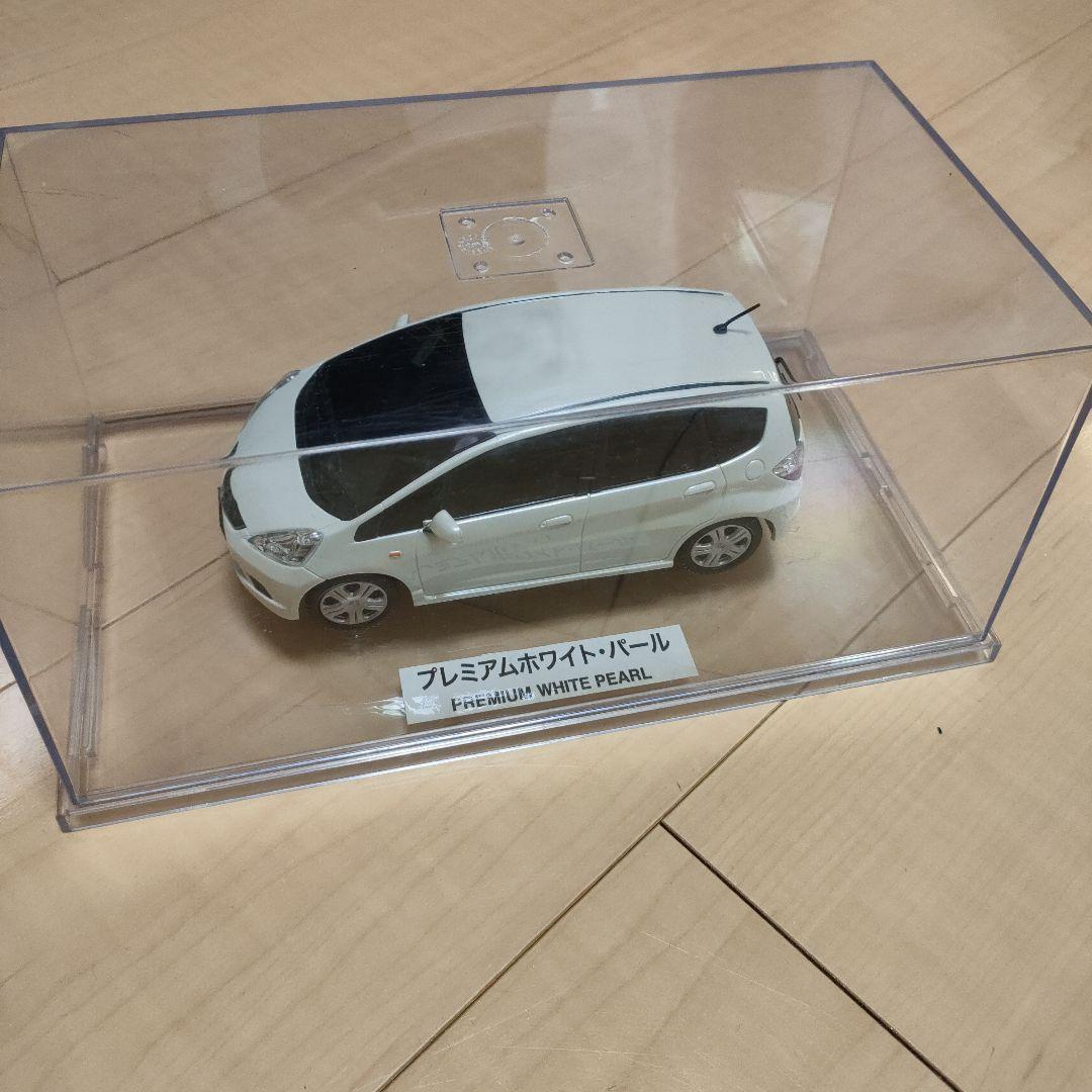 フィットRS プレミアムホワイト・パール ミニカー ホンダ フィット RS 2014 ホワイト・パール (ミニカー) - ホビーサーチ