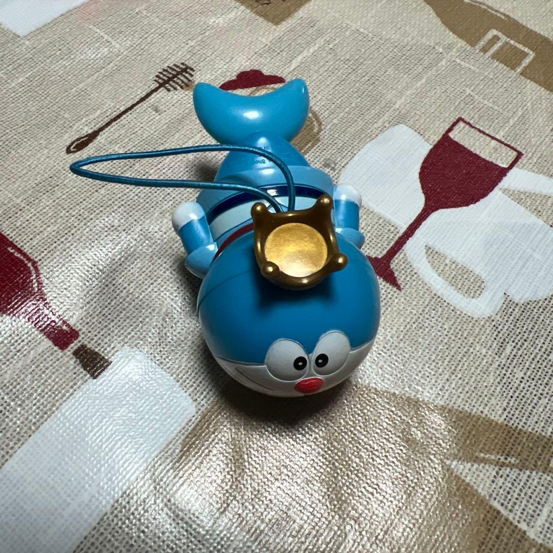 ドラえもん 王冠付きストラップ - メルカリ