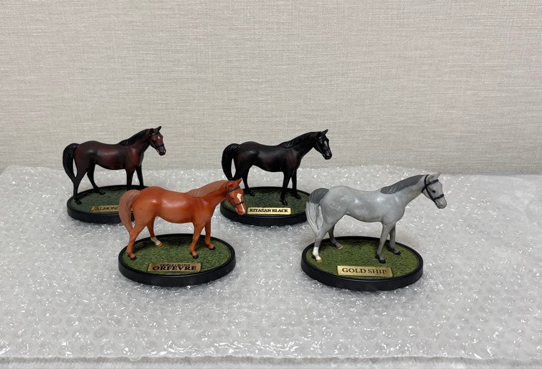 アーモンドアイ＆オルフェーヴル＆キタサンブラック＆ゴールドシップ フィギュア S.H.Figuarts ウマ娘 プリティーダービー キタサンブラック | 魂ウェブ