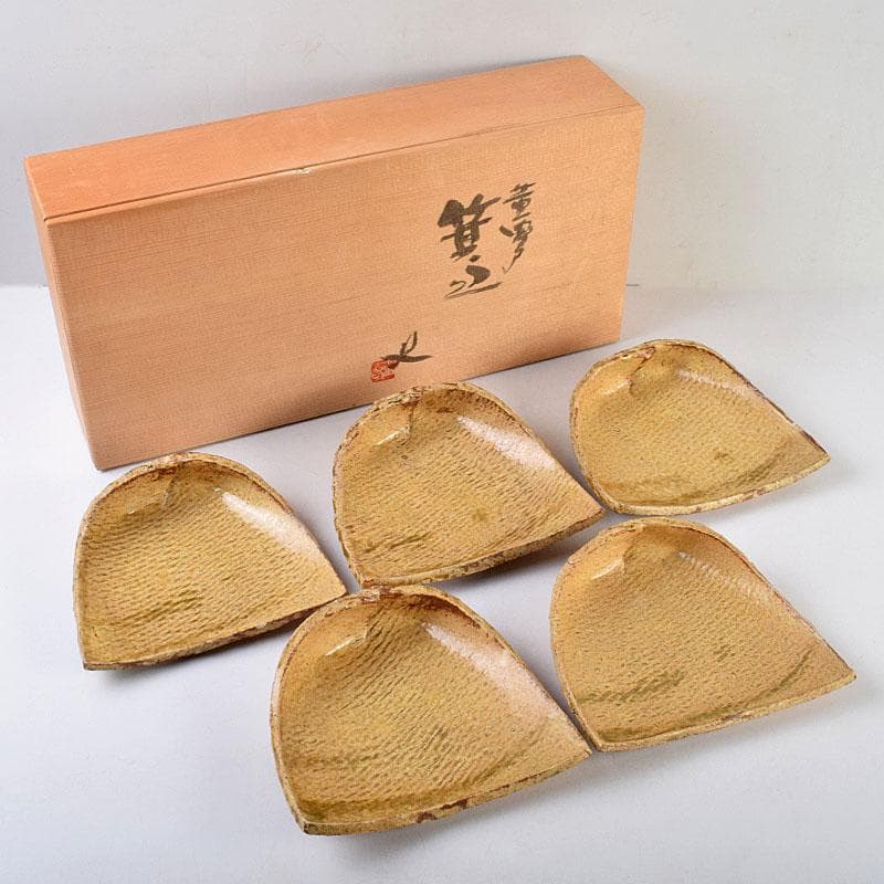 和食器　番浦史郎作　黄瀬戸　箕皿　銘々皿　五客　共箱　M　R9207B 鈴木 五郎 作『黄瀬戸 銘々皿』 買取価格相場｜骨董品買取 緑和堂