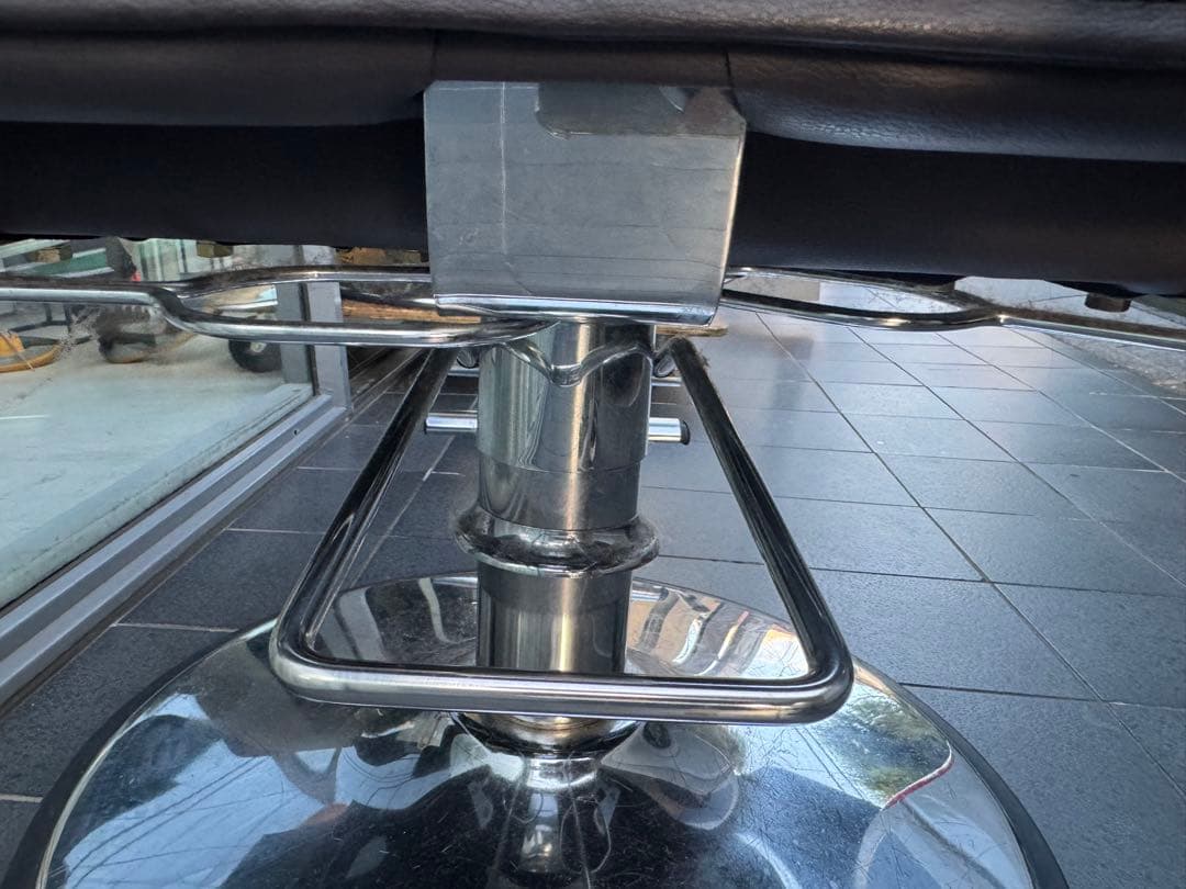 2台在庫あり 美容室 スタイリングチェア ビューティガレージ ス 回転式