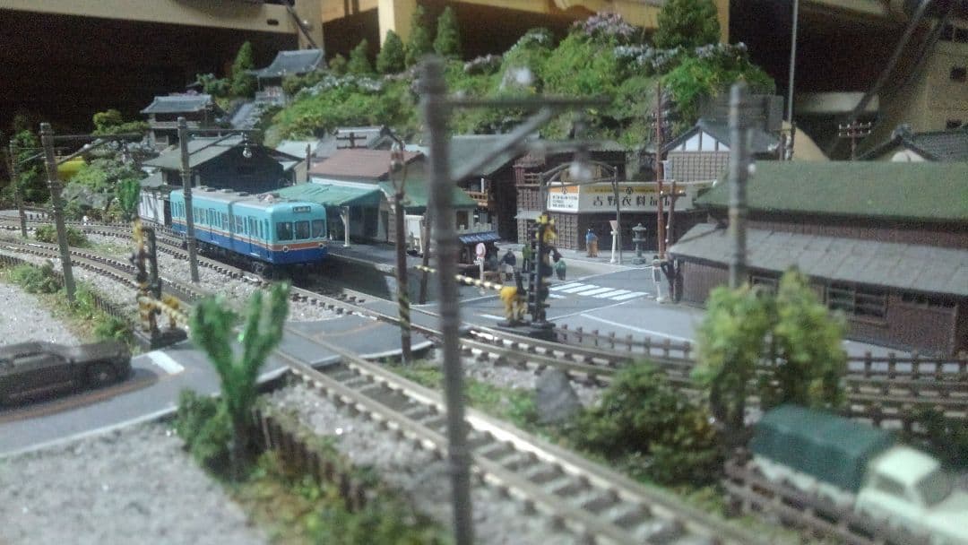 リピーター専用✨鉄道✨SPハイクオリティジオラマ✨特別オーダー製作✨台座セット❗ ヒーター専業メーカーがジオラマを製作、展示 「実は街なかに潜んで