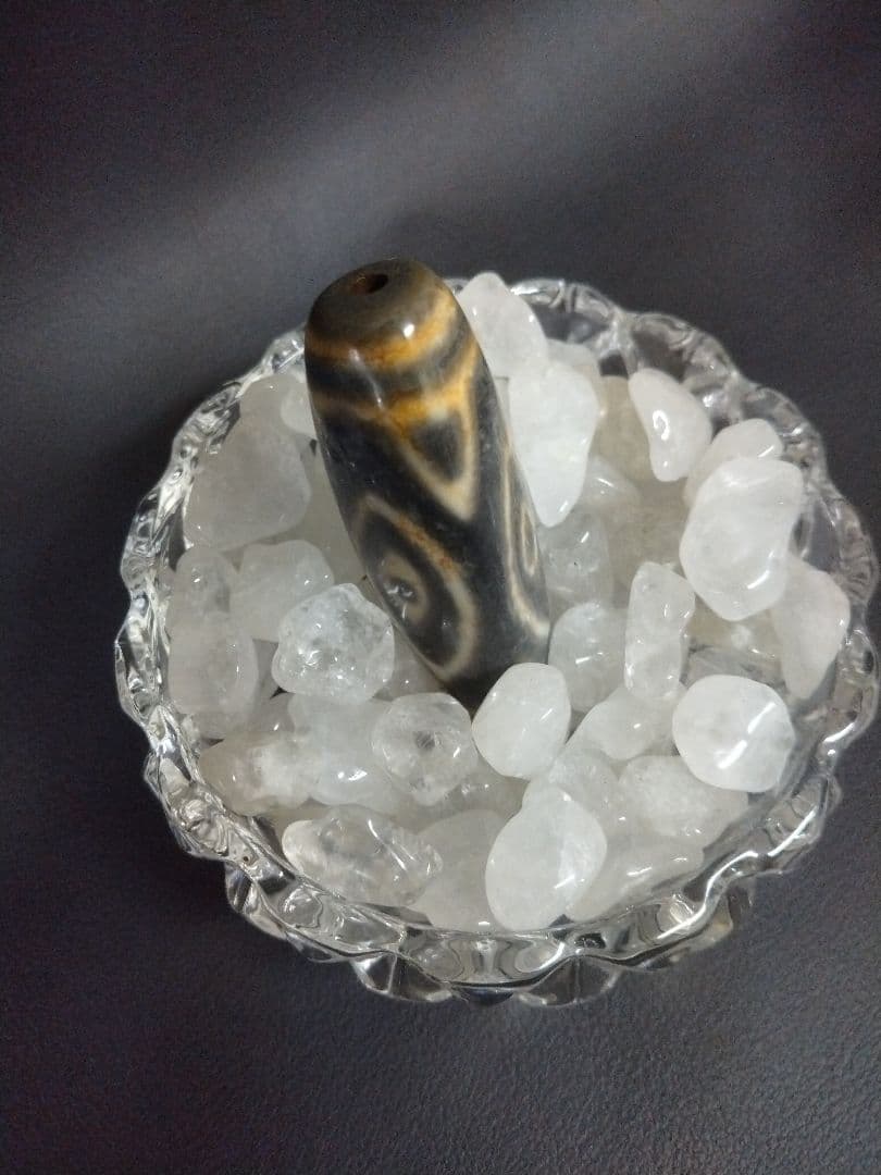 609天珠 特殊 三眼虎牙天珠 三角形 dzibeads！の通販はau PAY