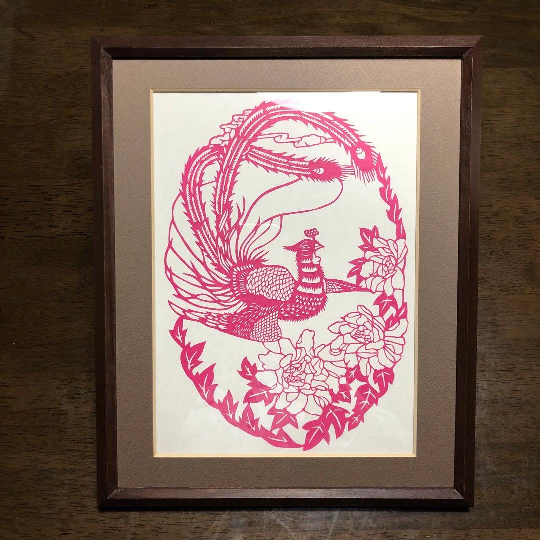 ピンクの切り絵アート作品 中国伝統の不死鳥と牡丹のデザイン 木製額