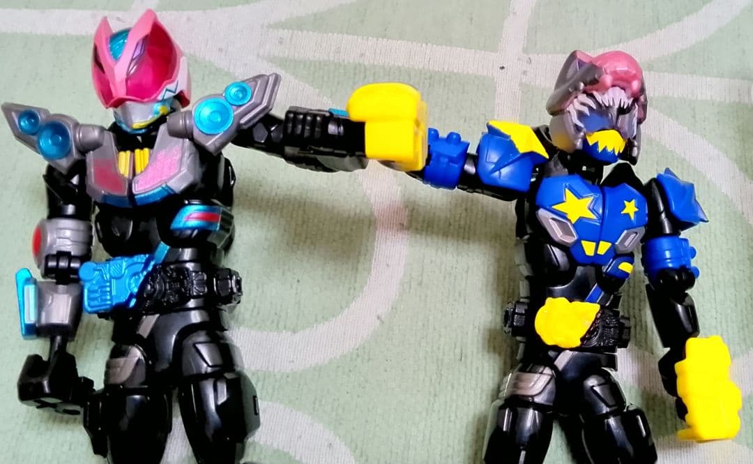 仮面ライダーギーツ リボルブチェンジシリーズまとめ売り - メルカリ