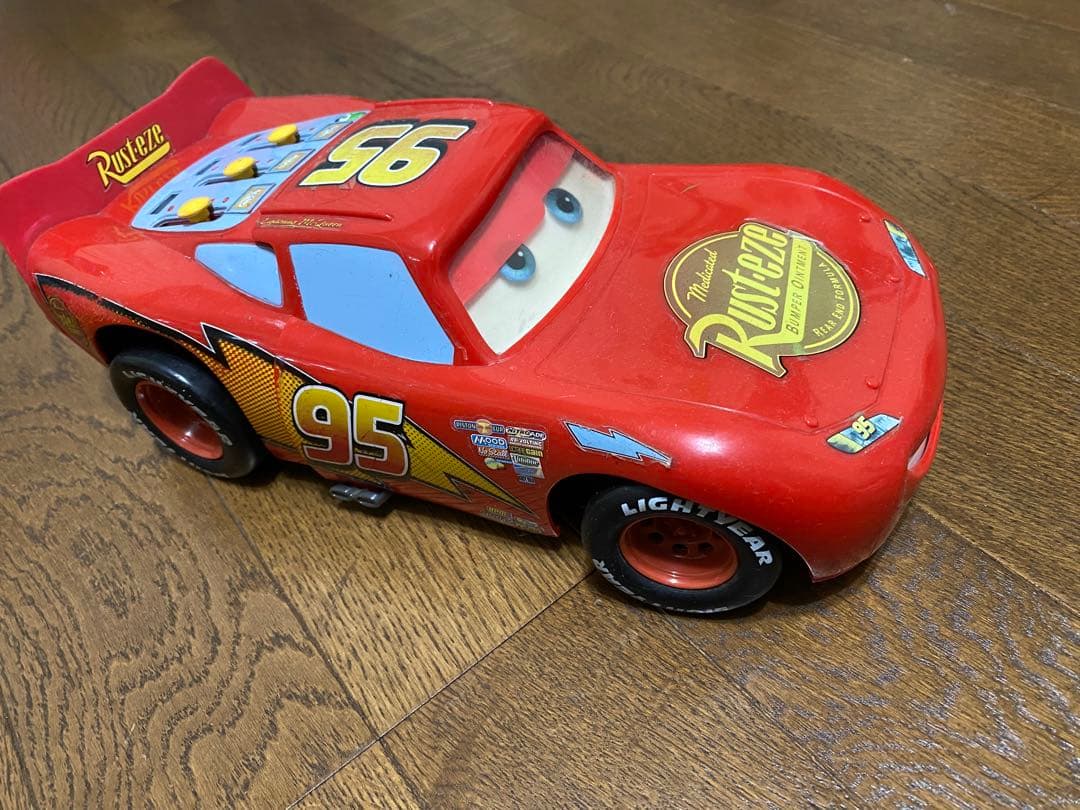 カーズ マックィーン　アニメの様に動いて喋る大型ミニカー　希少　当時物 ☆希少 カーズ マックイーン 喋る 走る 動く 大きい - メルカリ