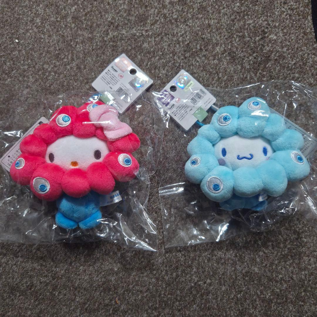 サンリオ キティ シナモロール ミャクミャク 大阪関西万博 なりきりぬいぐるみ 楽天市場】ミャクミャク なりきり ぬいぐるみ シナモロール カラビナ