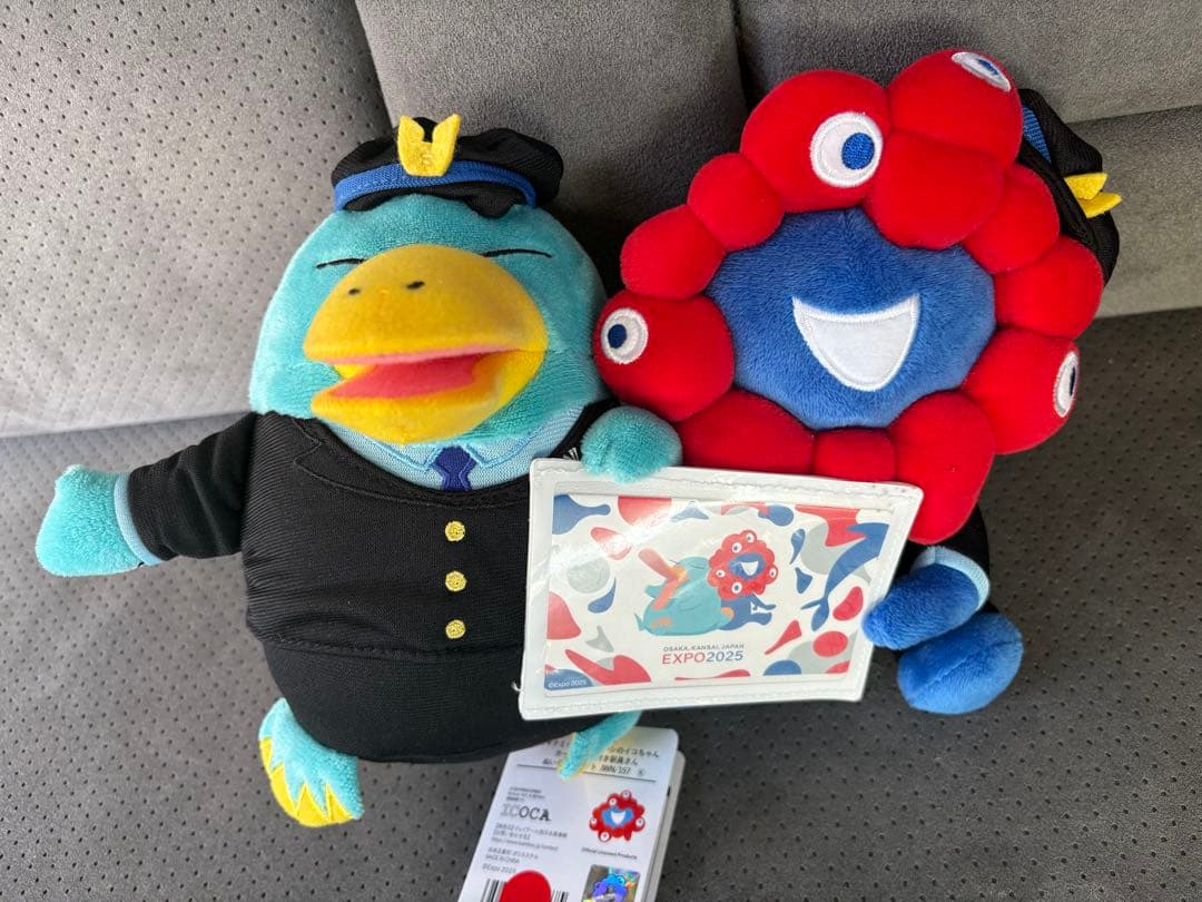 カードケース付きイコちゃん・ミャクミャク 駅員さんぬいぐるみ Amazon.co.jp: 万博 ミャクミャク イコちゃん カードケース付き駅員