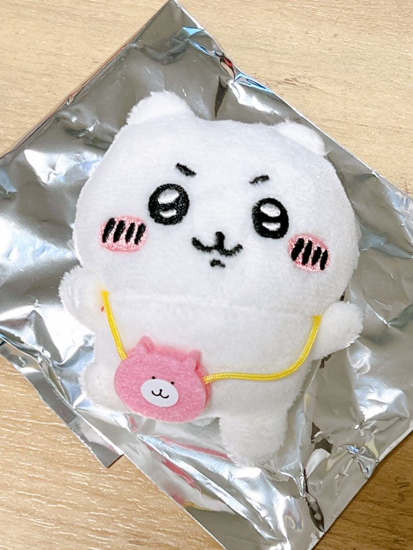 ちいかわらんど ノベルティ なかよしぬいぐるみバッジ - メルカリ