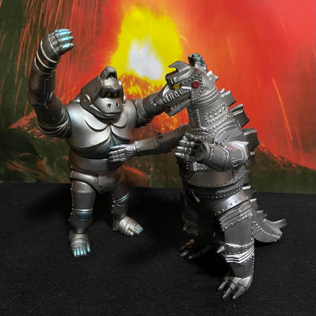 メカニコング VS メカゴジラ　ソフビ　バンダイ　JAPAN 昭和特撮 ゴジラVSメカゴジラ』より「メカゴジラ」のソフビキットが海洋堂より