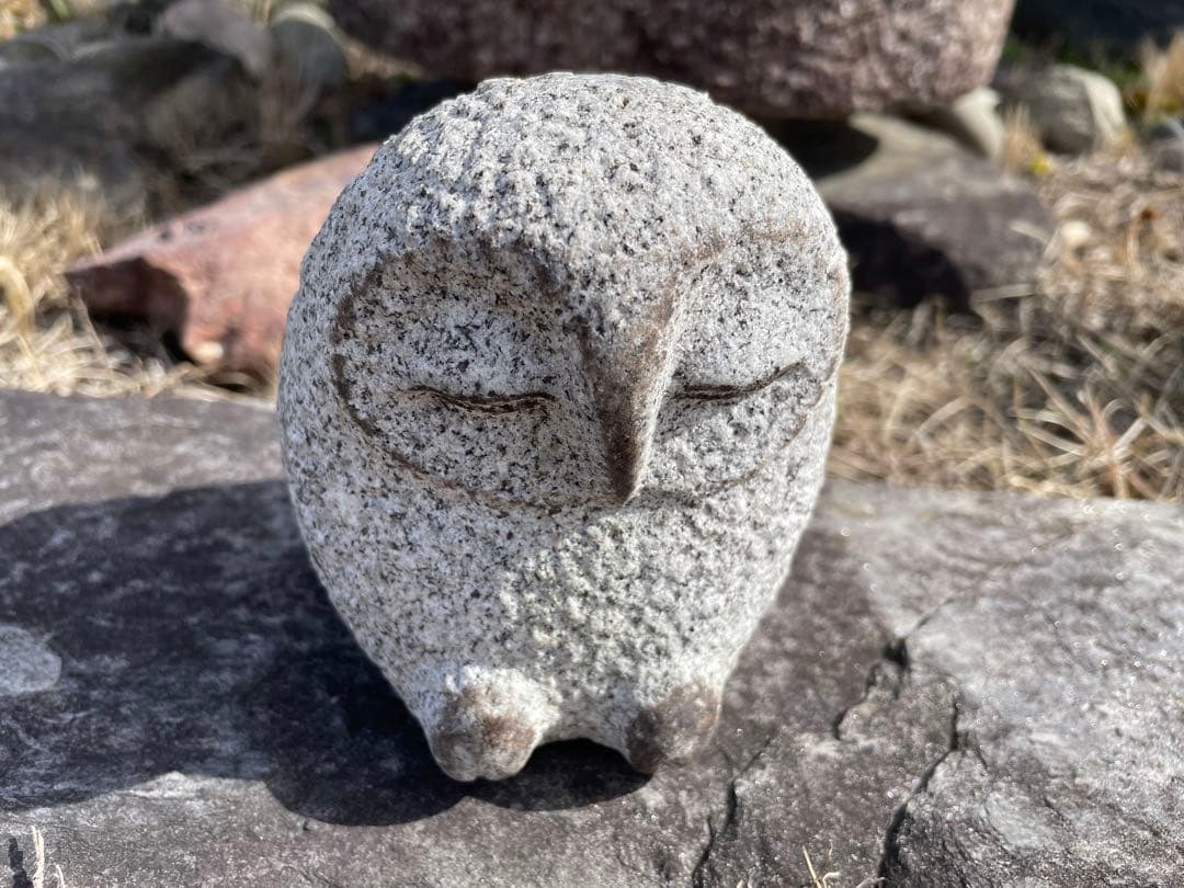 フクロウ(石の手彫り) - メルカリ