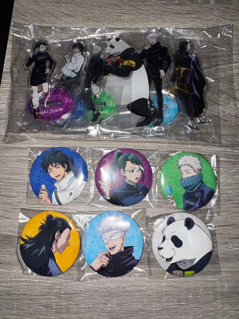 呪術廻戦 アクリルスタンド＆缶バッジ - メルカリ